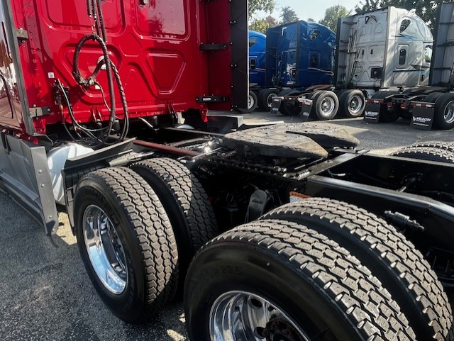 2021 FREIGHTLINER CASCADIA 126SLP - image 3