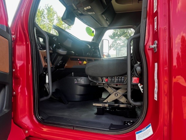 2021 FREIGHTLINER CASCADIA 126SLP - image 15