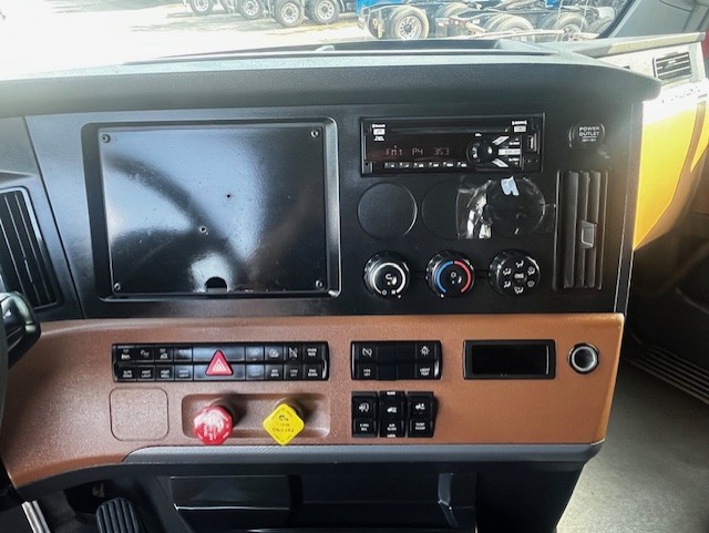 2021 FREIGHTLINER CASCADIA 126SLP - image 16