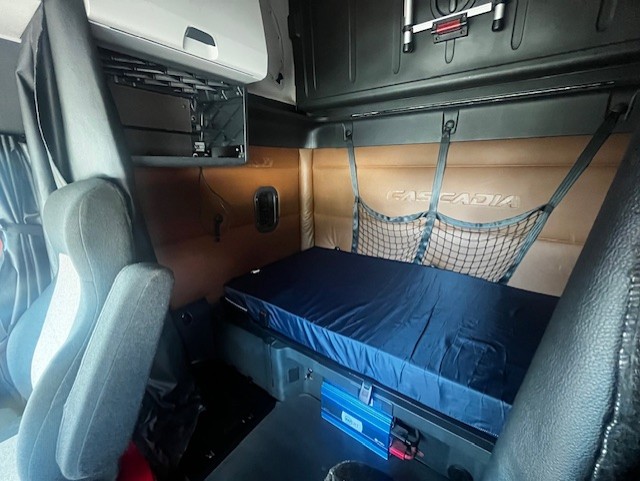 2021 FREIGHTLINER CASCADIA 126SLP - image 18