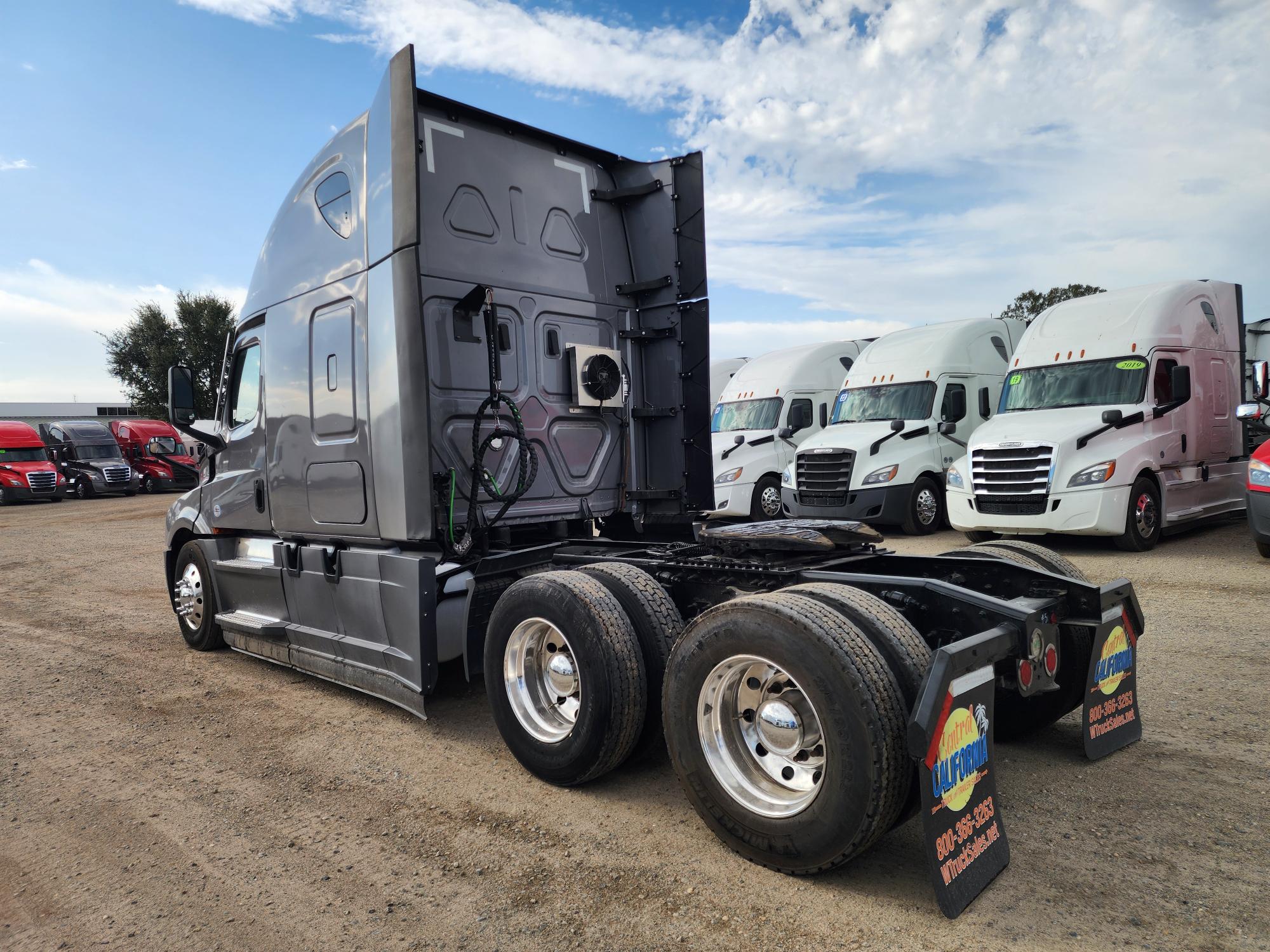 2021 FREIGHTLINER CASCADIA 126SLP - image 4