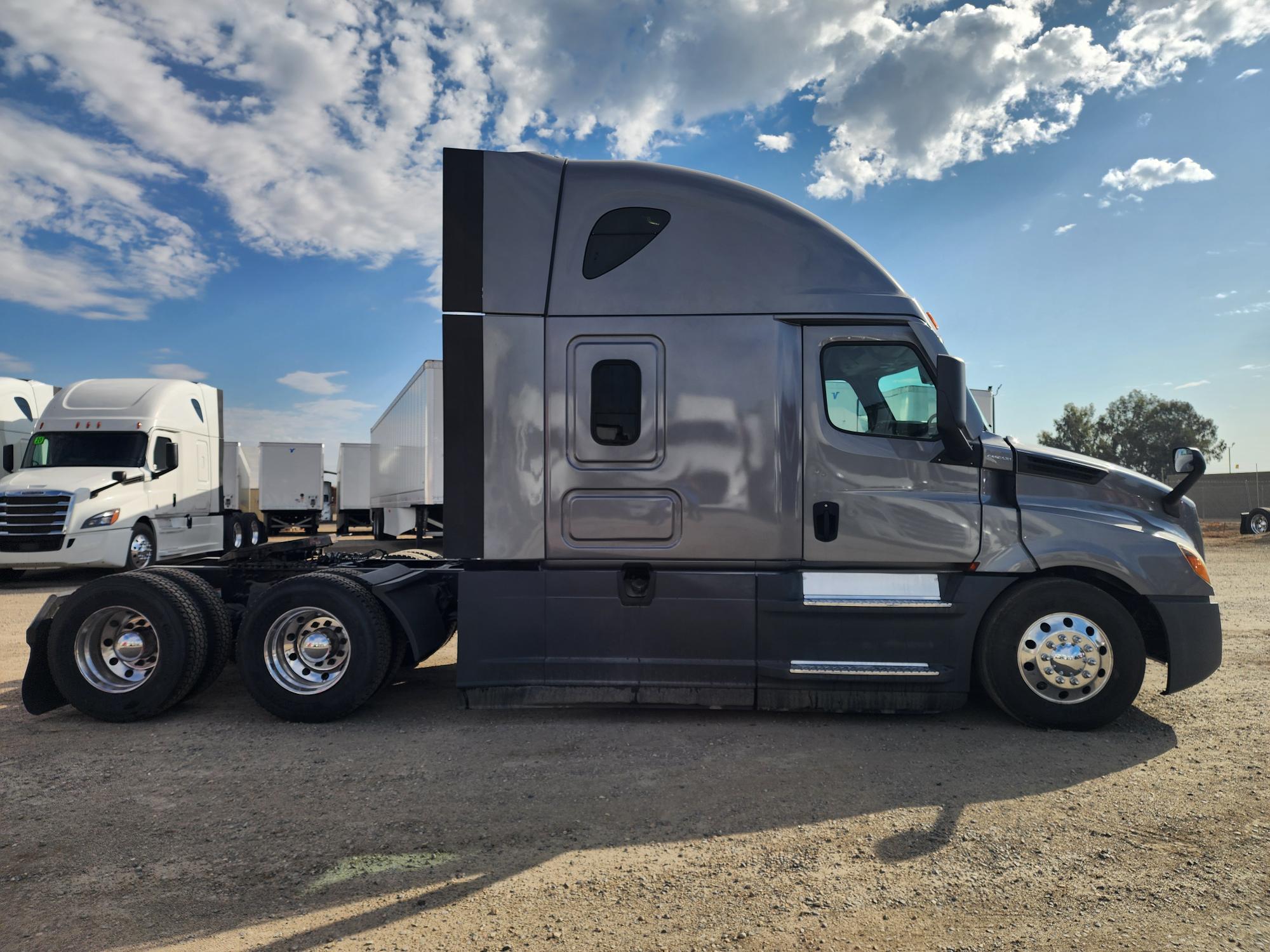 2021 FREIGHTLINER CASCADIA 126SLP - image 8