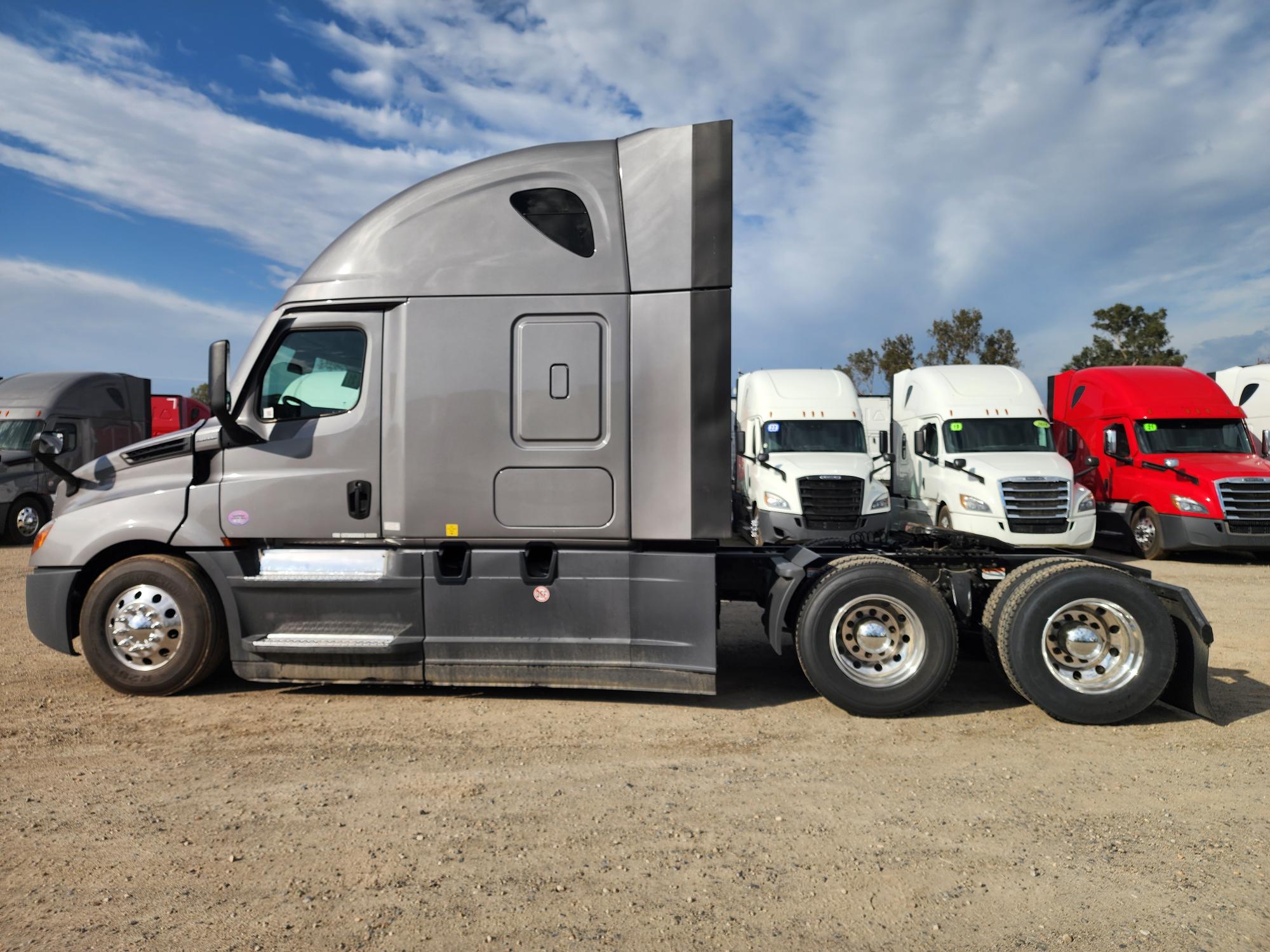 2021 FREIGHTLINER CASCADIA 126SLP - image 3