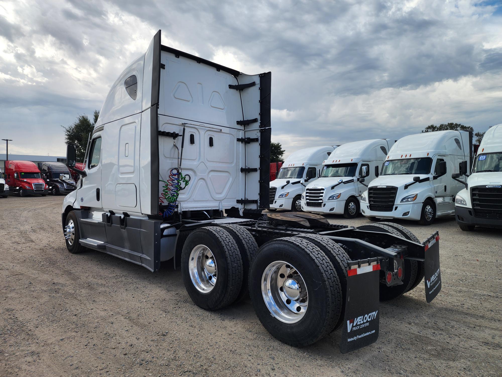 2023 FREIGHTLINER CASCADIA 126SLP - image 4