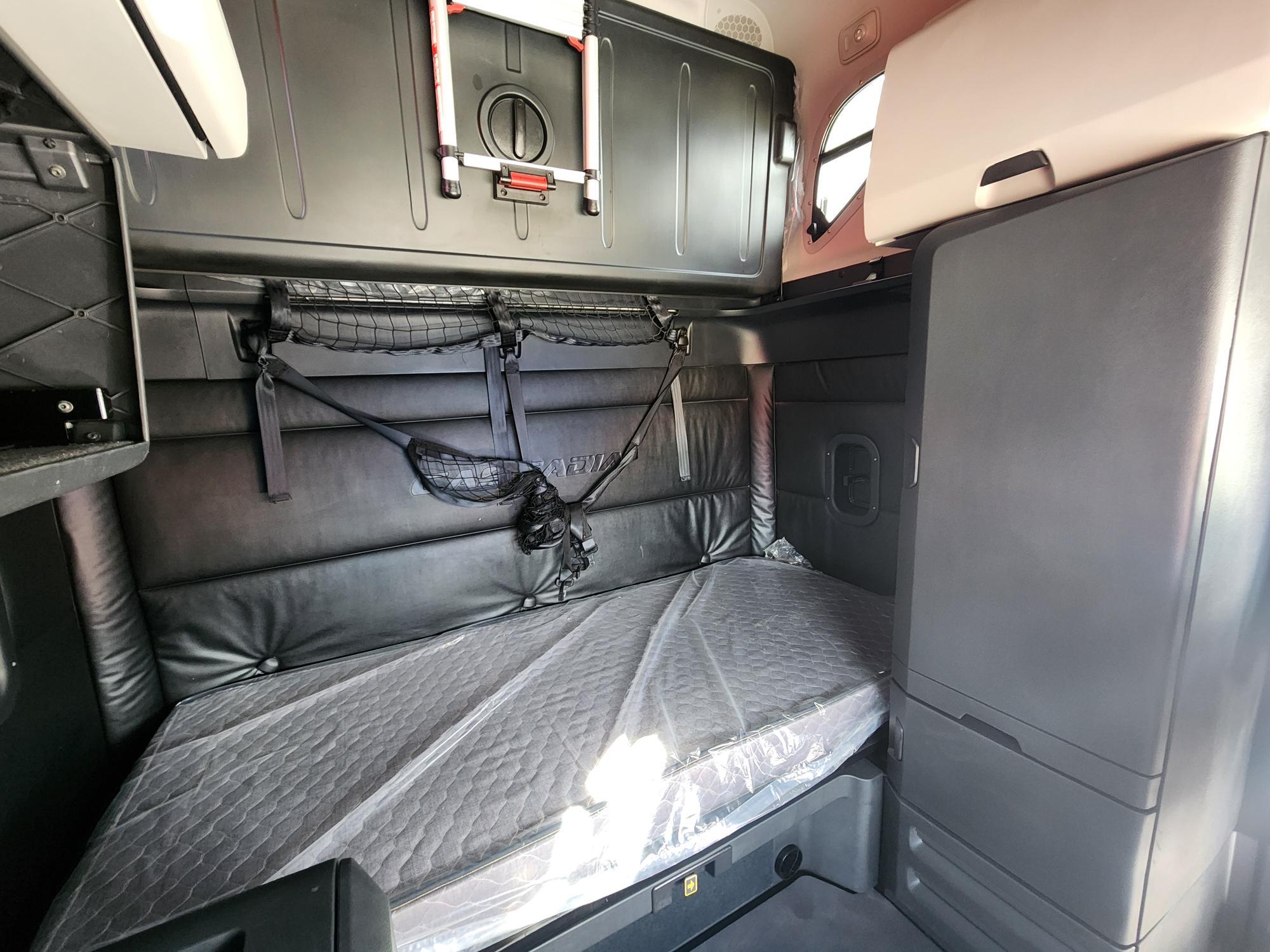 2023 FREIGHTLINER CASCADIA 126SLP - image 18