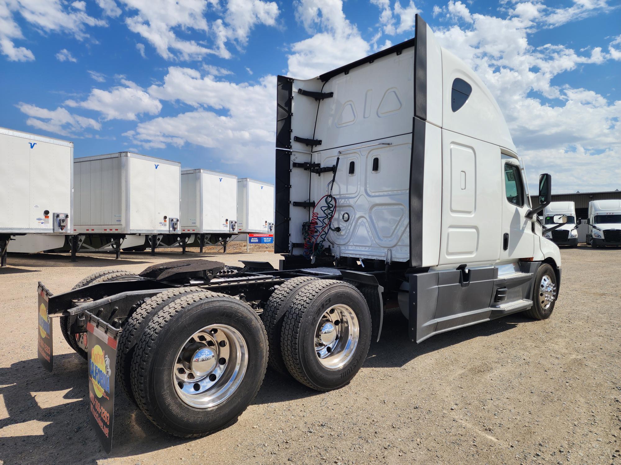2023 FREIGHTLINER CASCADIA 126SLP - image 6