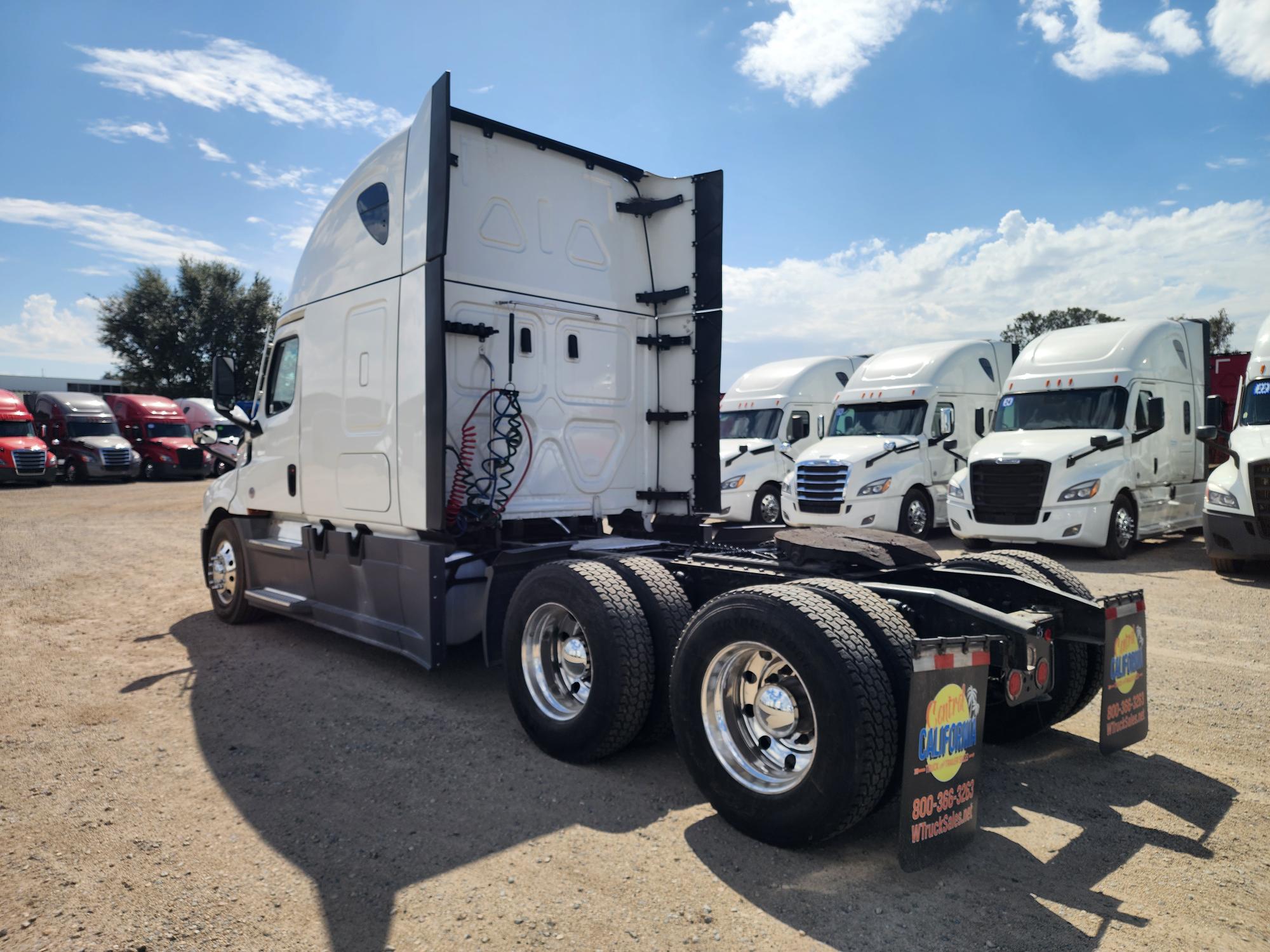 2023 FREIGHTLINER CASCADIA 126SLP - image 4