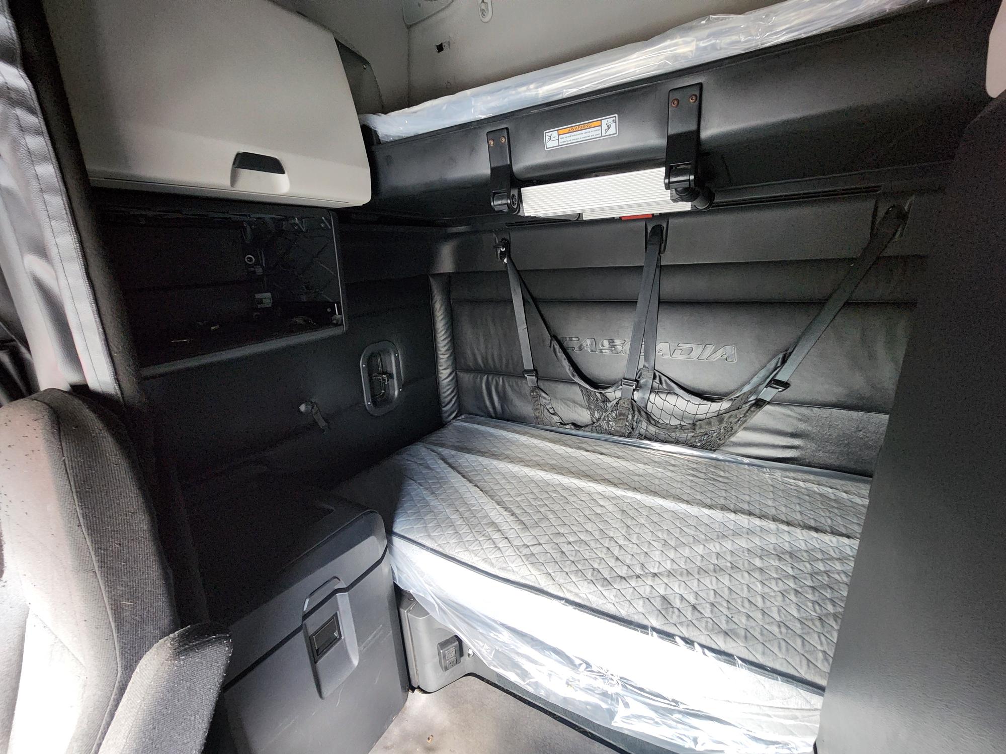 2023 FREIGHTLINER CASCADIA 126SLP - image 18