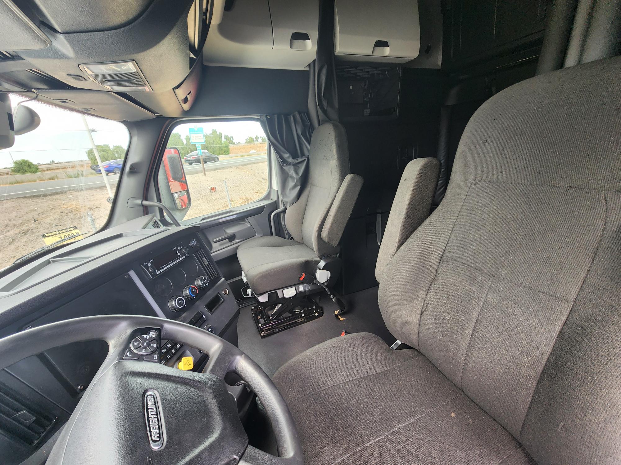 2023 FREIGHTLINER CASCADIA 126SLP - image 17