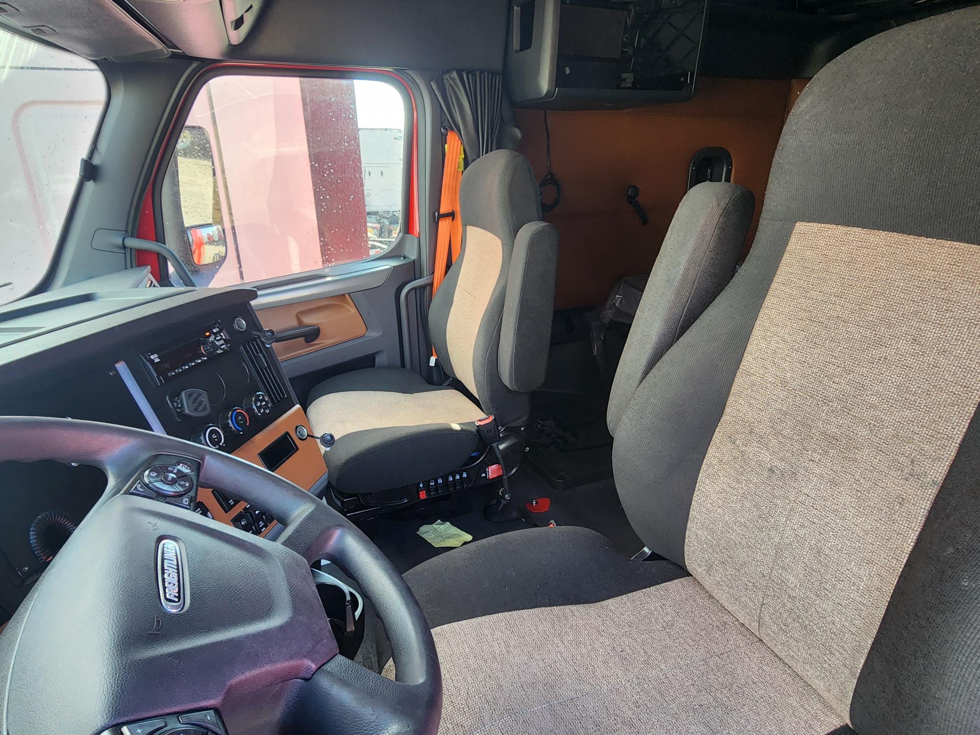 2021 FREIGHTLINER CASCADIA 126SLP - image 16