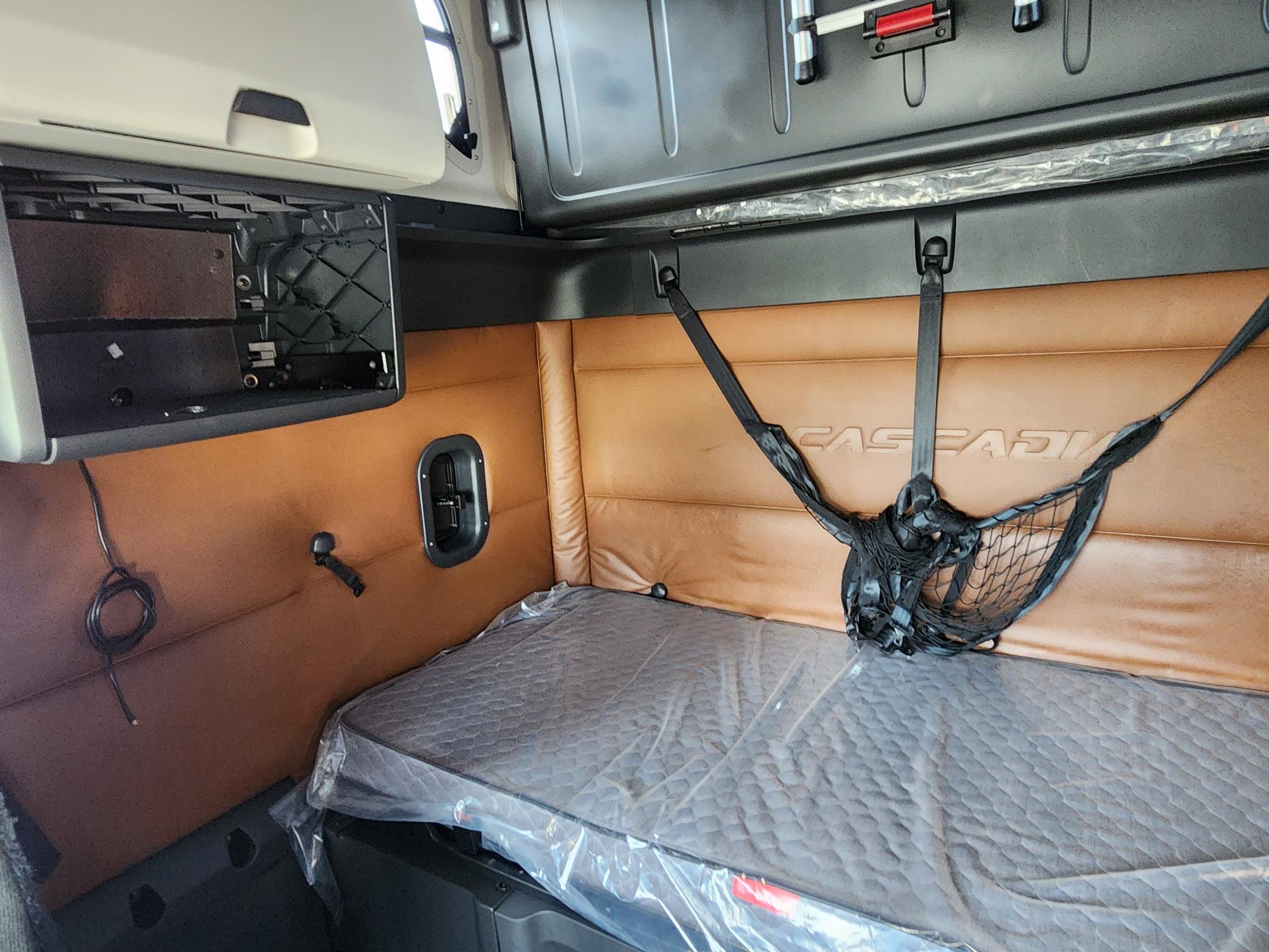 2021 FREIGHTLINER CASCADIA 126SLP - image 19