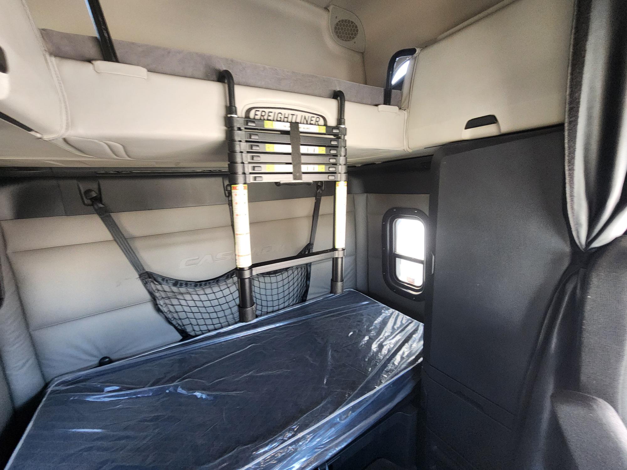 2021 FREIGHTLINER CASCADIA 126SLP - image 19