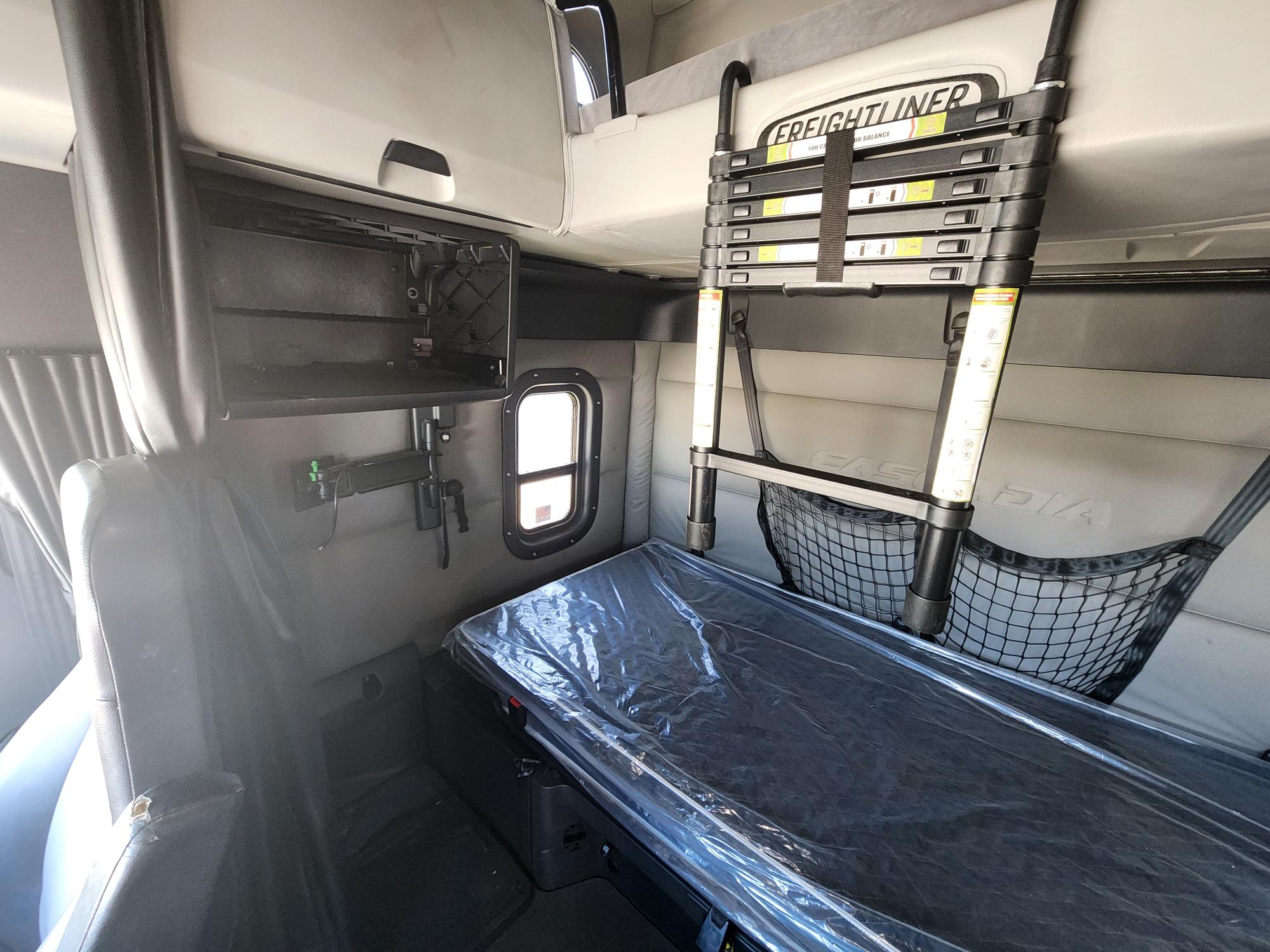 2021 FREIGHTLINER CASCADIA 126SLP - image 20