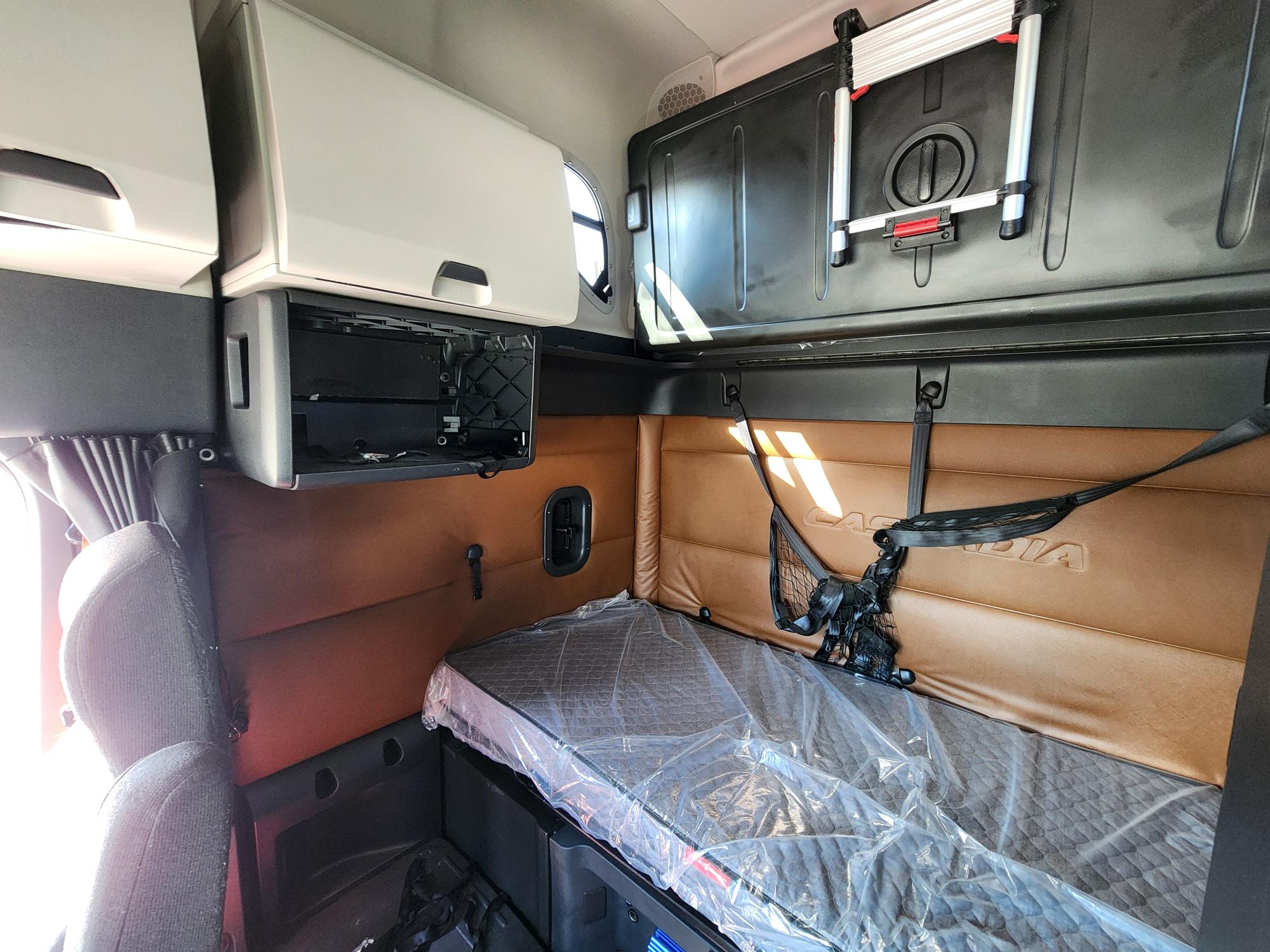 2021 FREIGHTLINER CASCADIA 126SLP - image 16