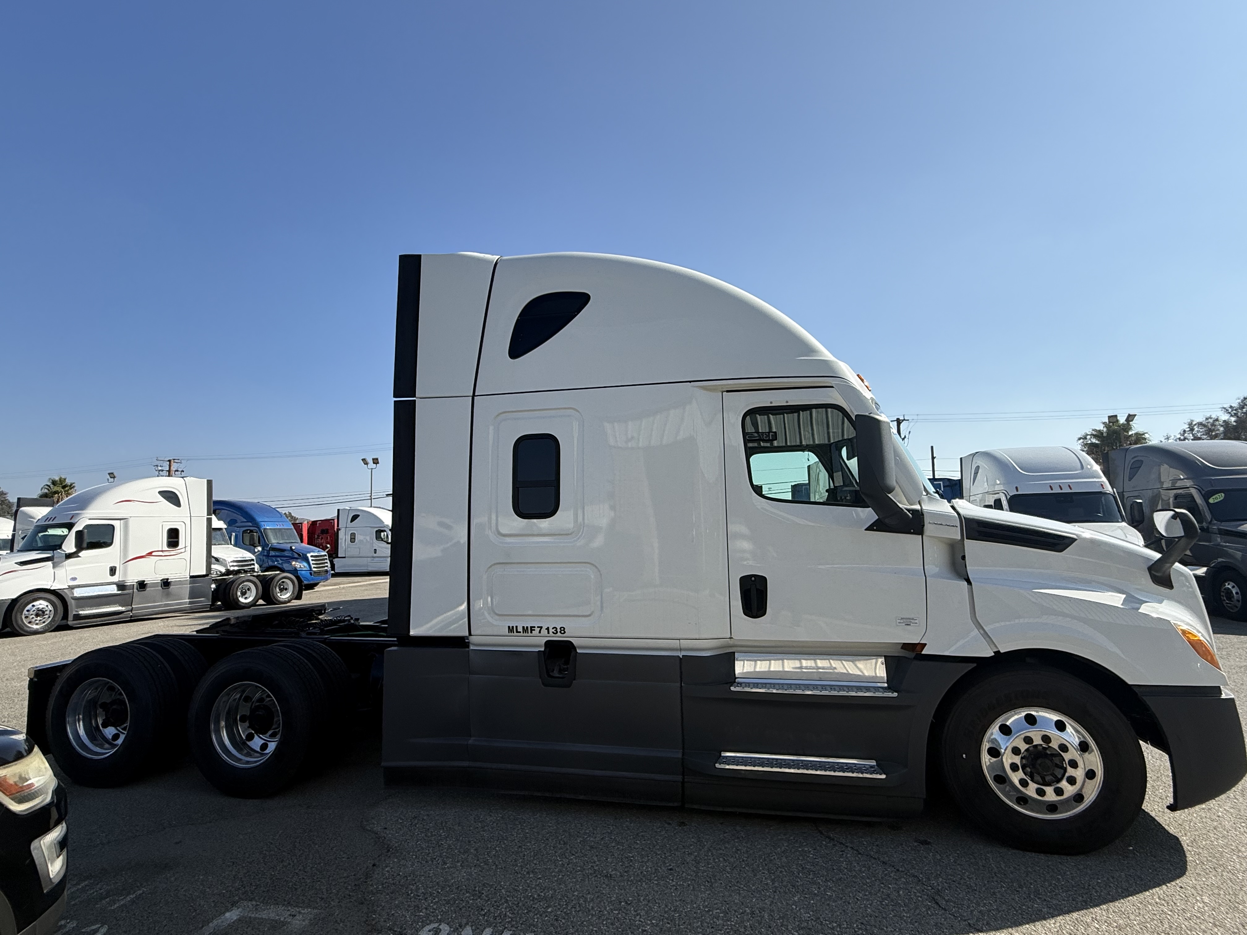 2021 FREIGHTLINER CASCADIA 126SLP - image 10
