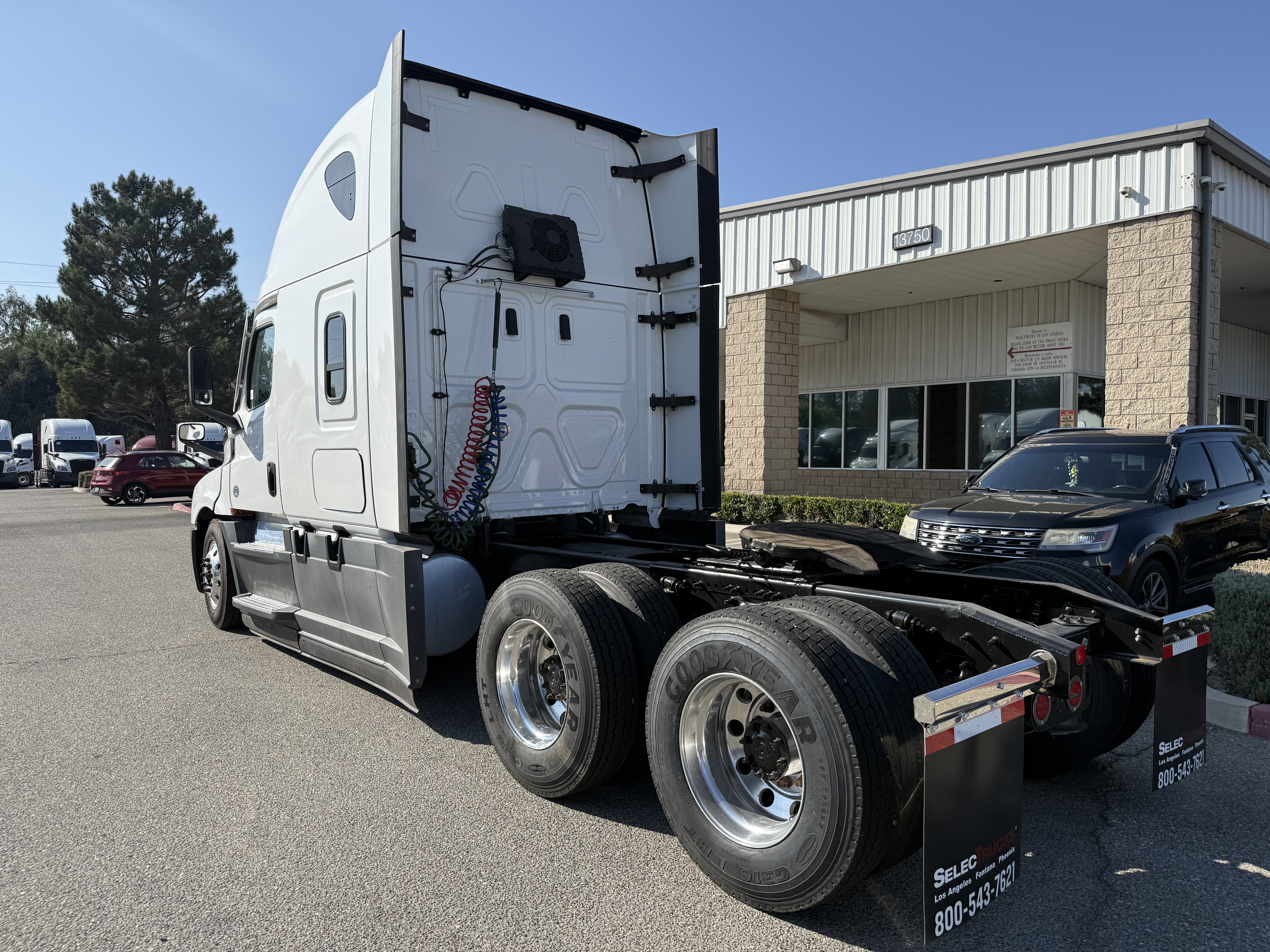 2021 FREIGHTLINER CASCADIA 126SLP - image 4