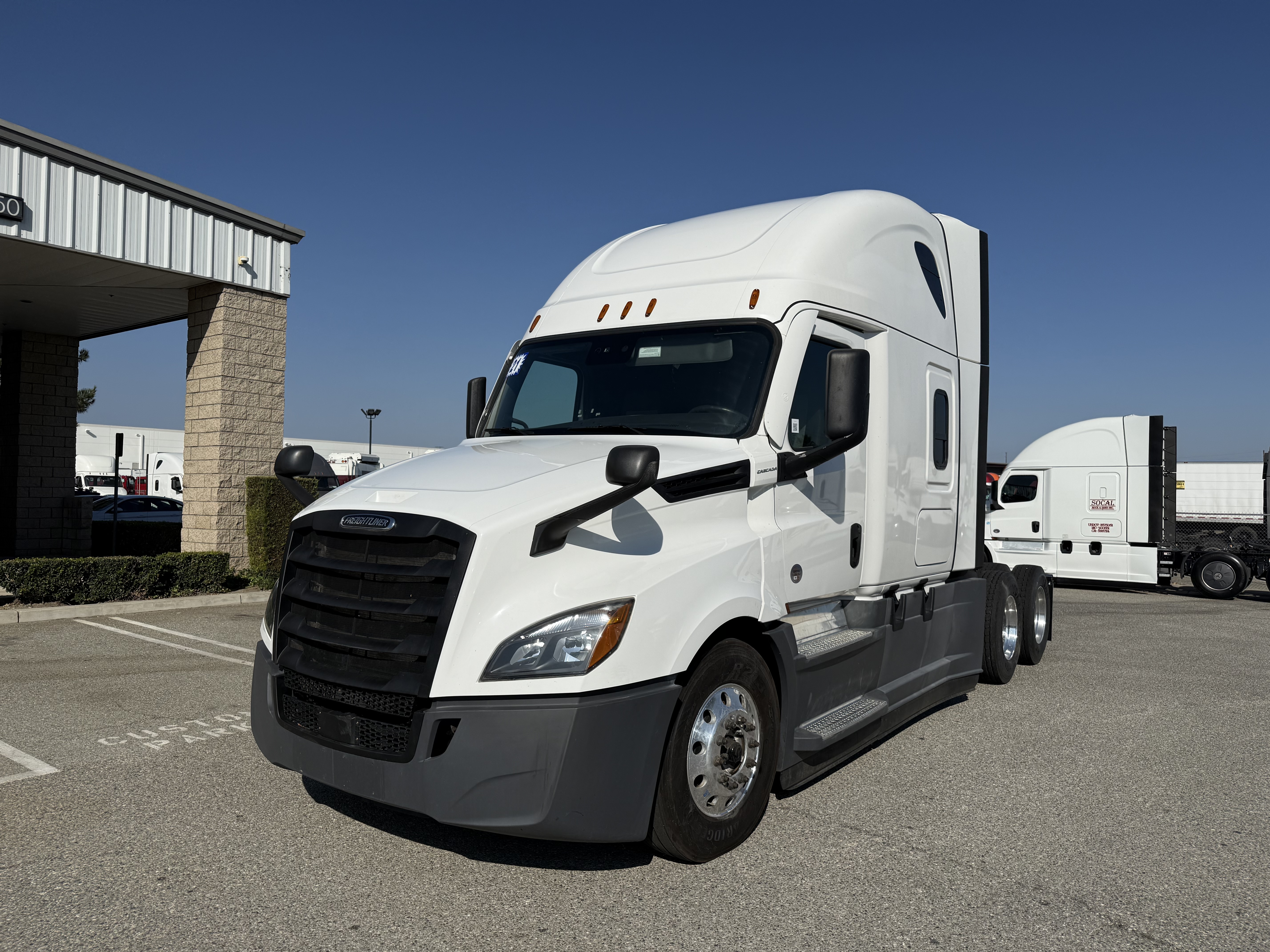 2021 FREIGHTLINER CASCADIA 126SLP - image 1