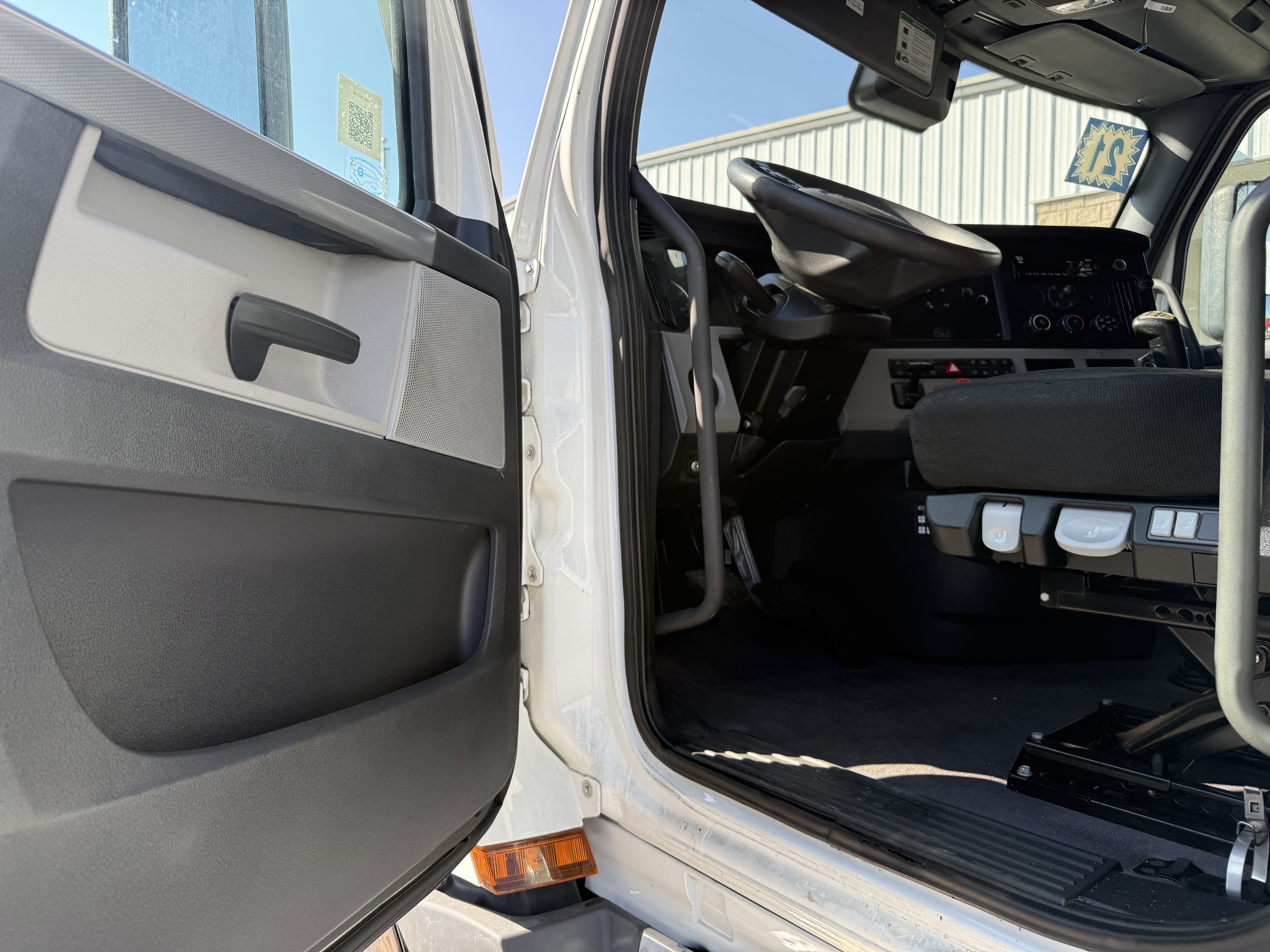 2021 FREIGHTLINER CASCADIA 126SLP - image 15