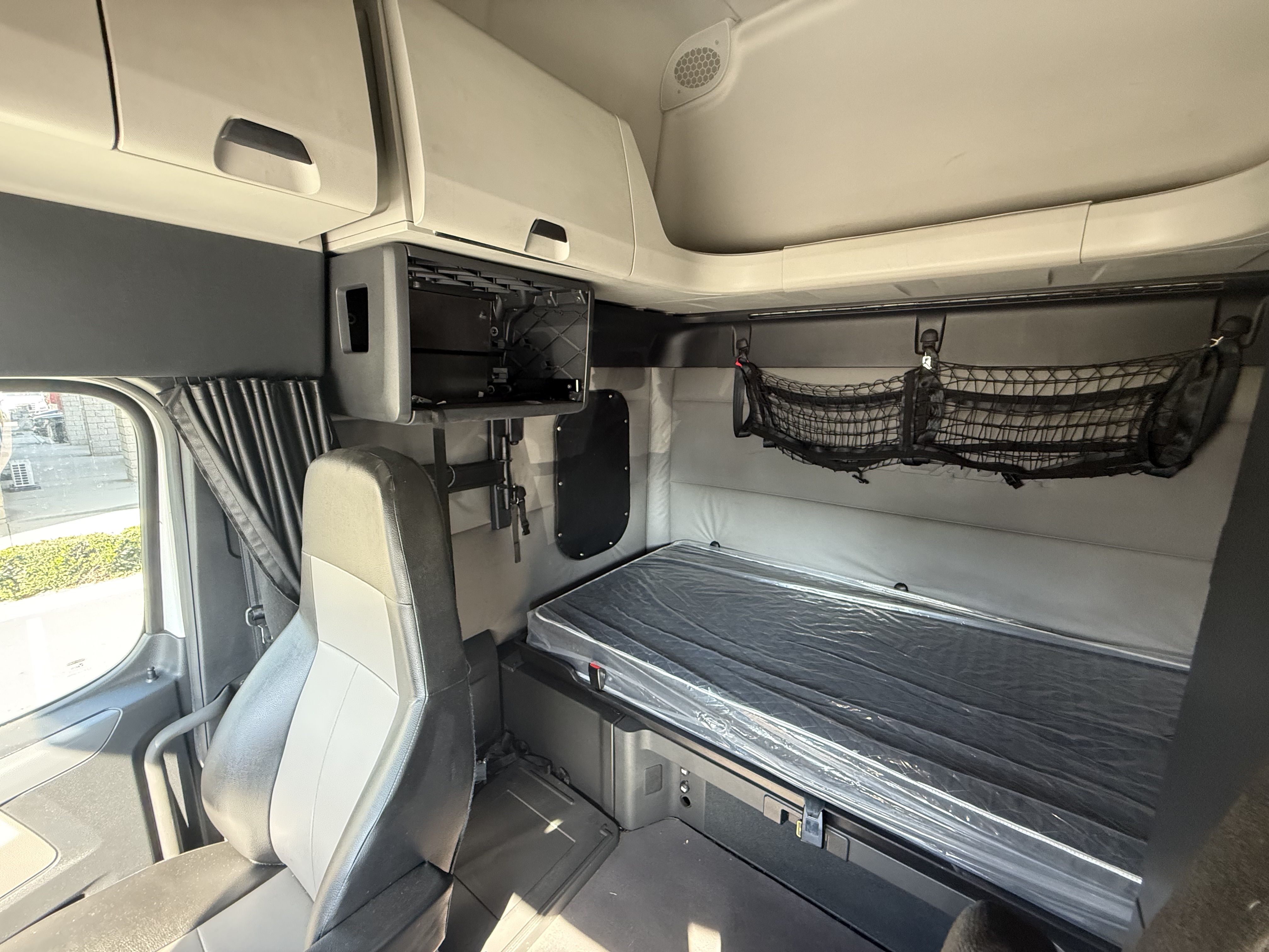 2021 FREIGHTLINER CASCADIA 126SLP - image 17