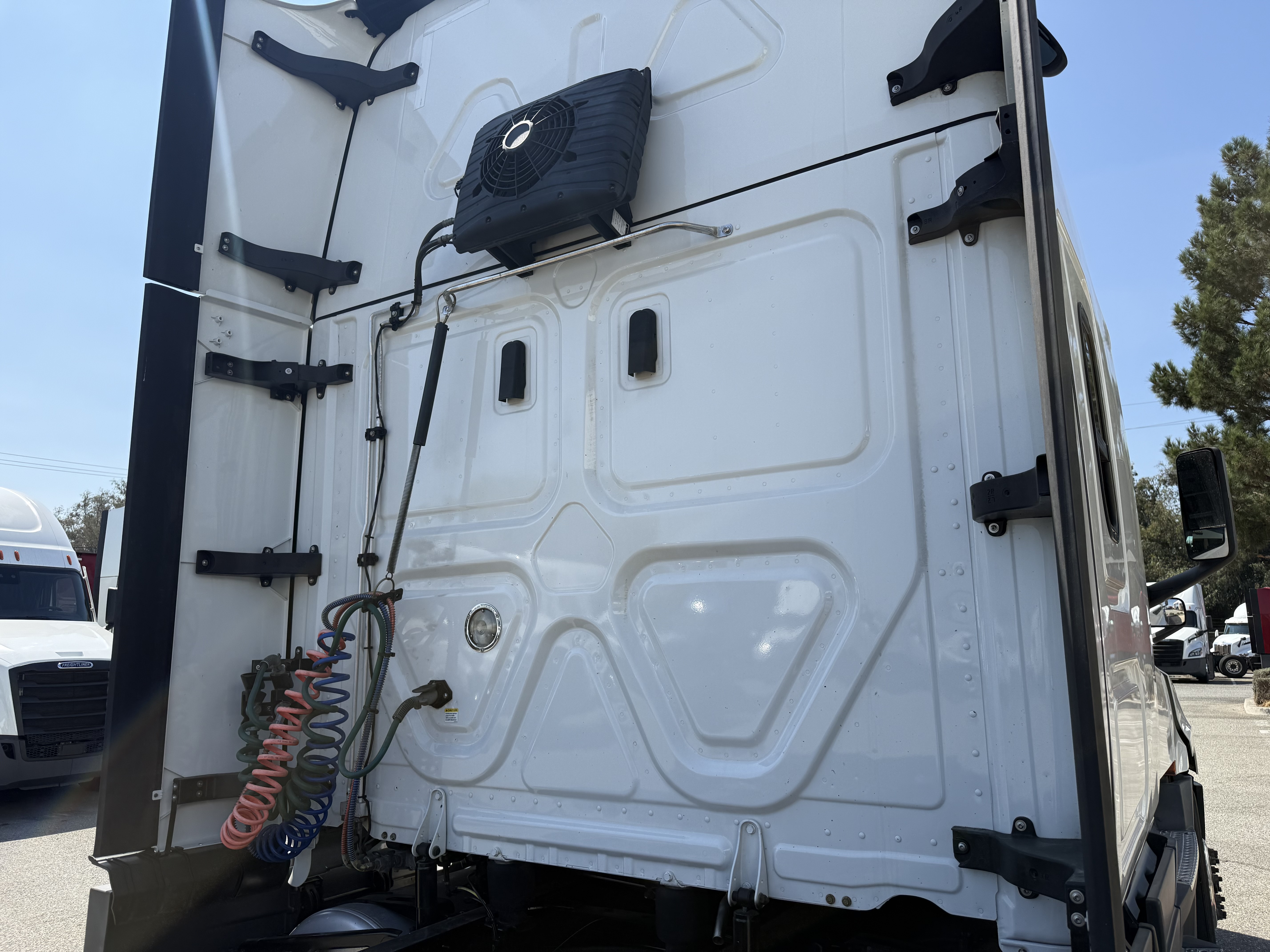 2021 FREIGHTLINER CASCADIA 126SLP - image 8