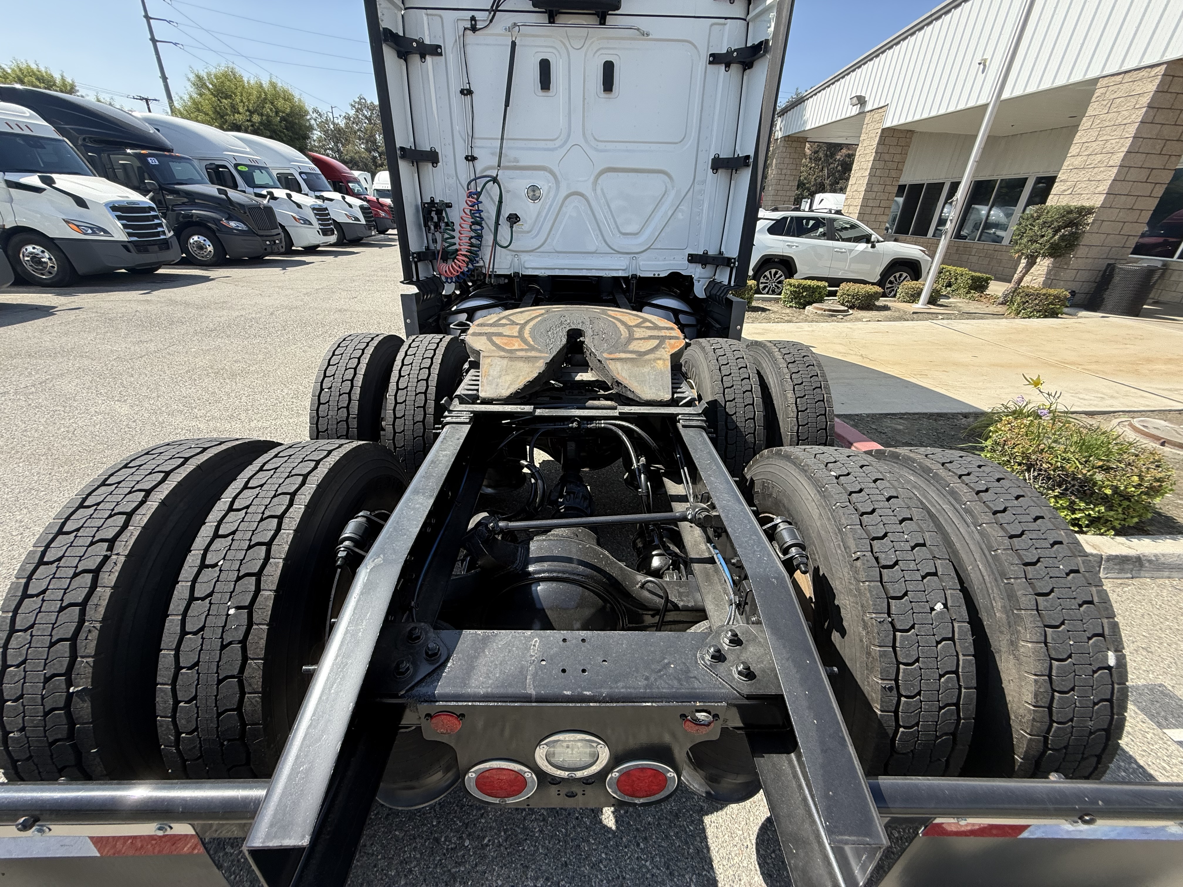 2021 FREIGHTLINER CASCADIA 126SLP - image 6