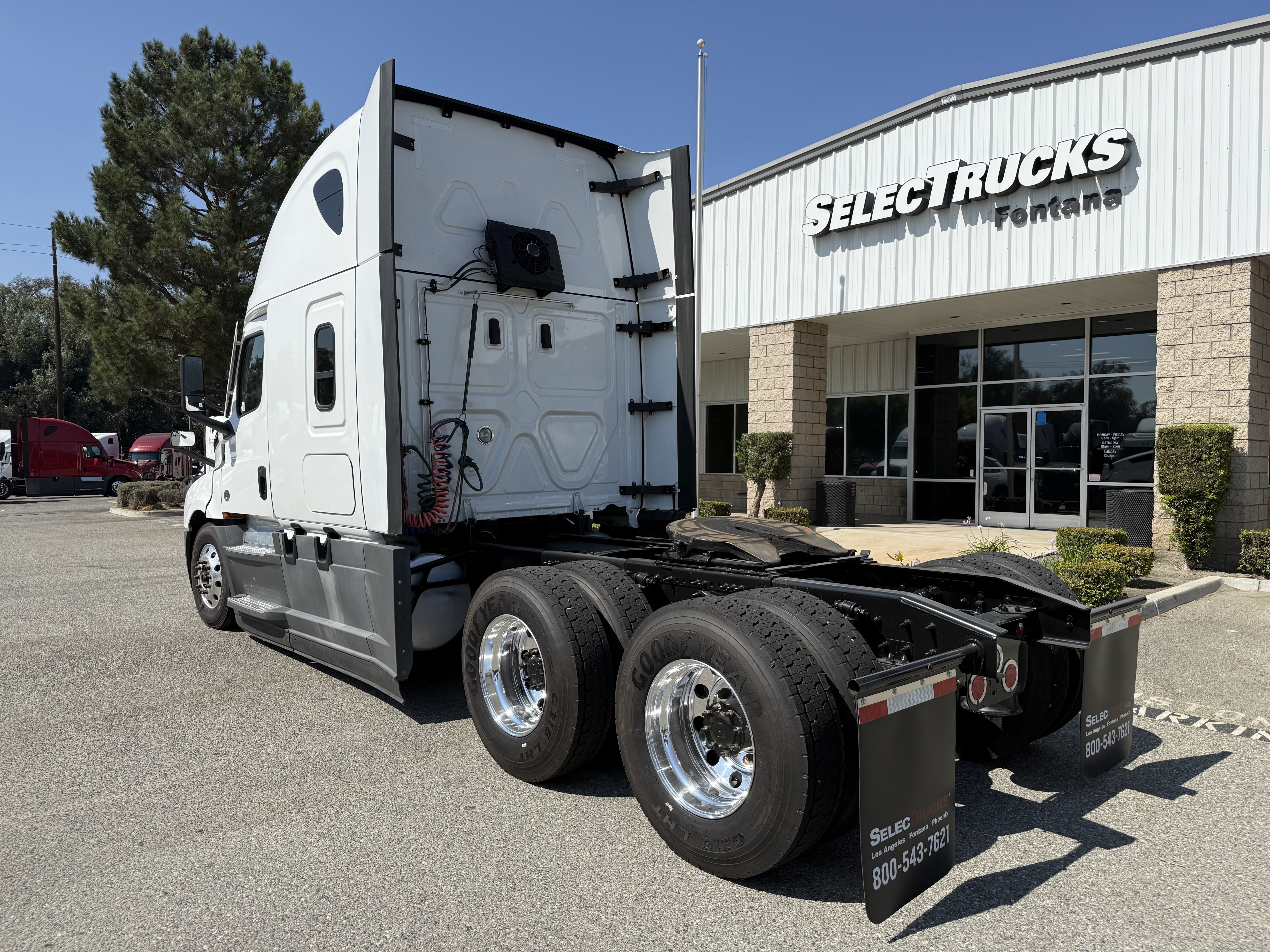 2021 FREIGHTLINER CASCADIA 126SLP - image 4