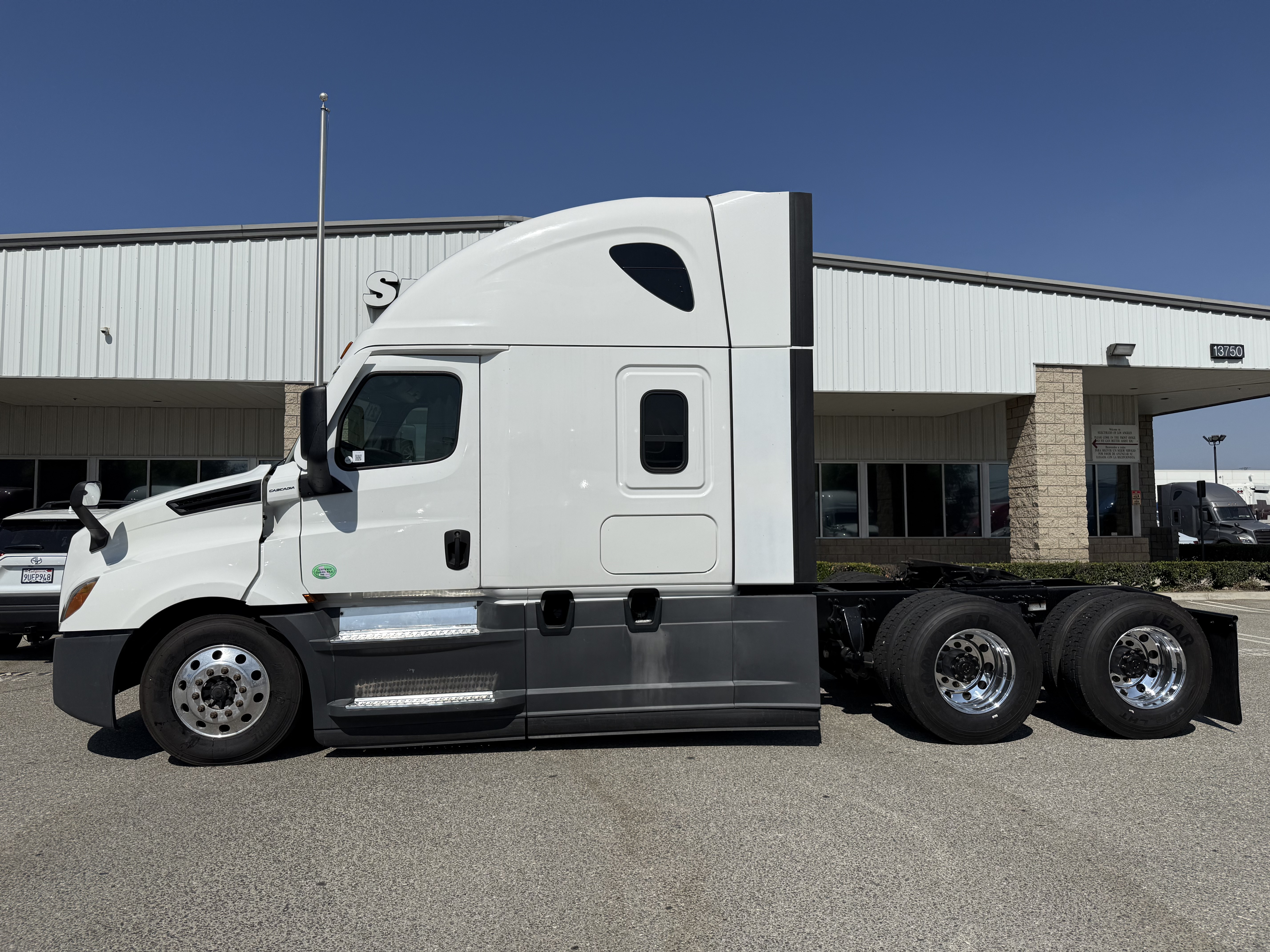 2021 FREIGHTLINER CASCADIA 126SLP - image 3