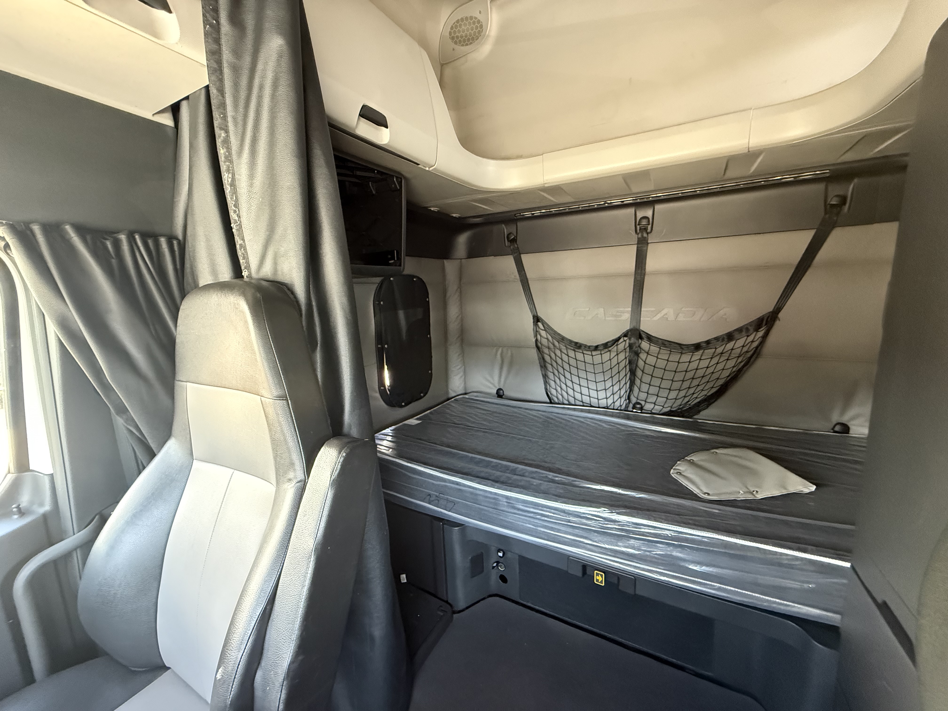 2021 FREIGHTLINER CASCADIA 126SLP - image 19