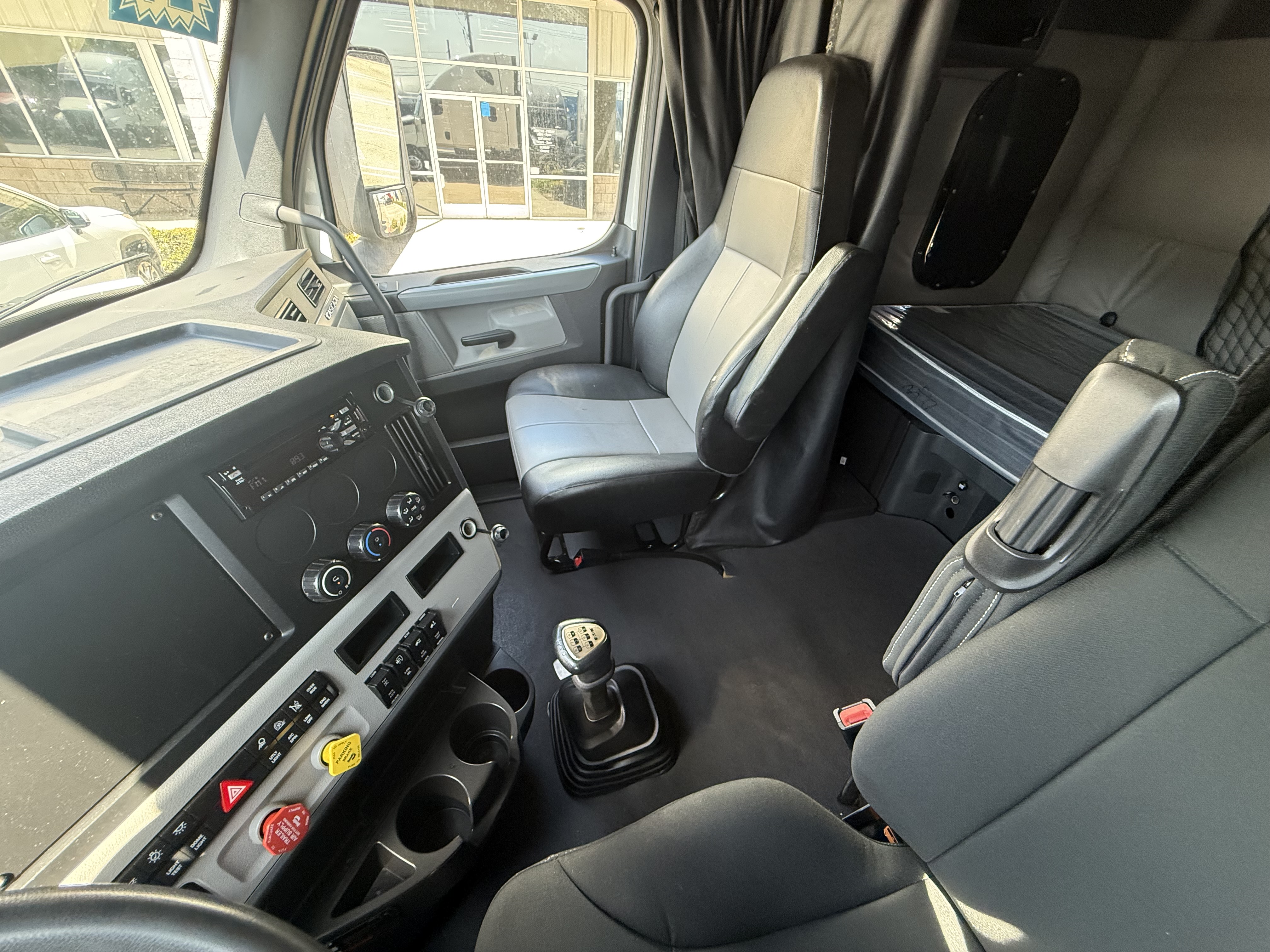 2021 FREIGHTLINER CASCADIA 126SLP - image 20