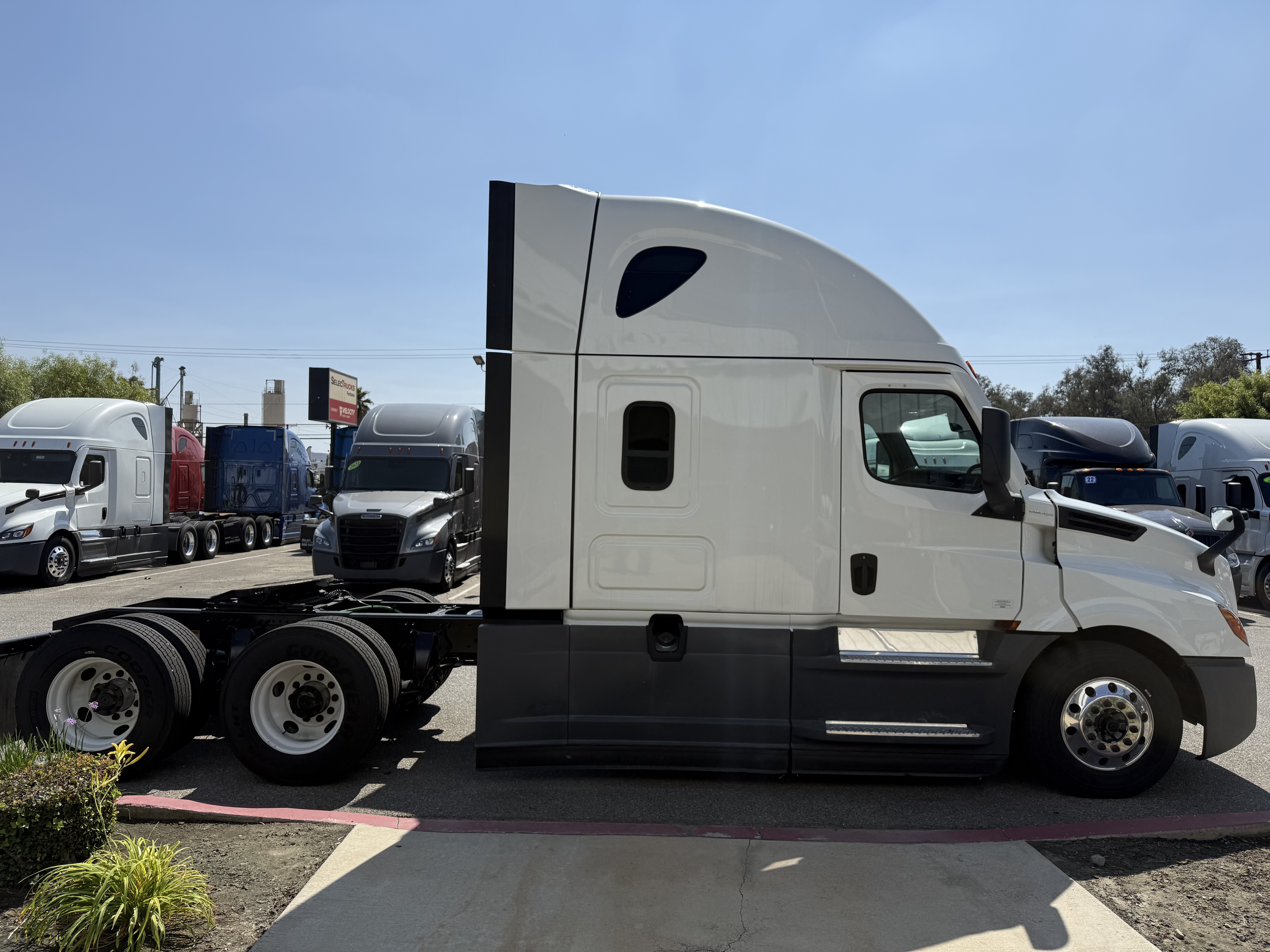 2021 FREIGHTLINER CASCADIA 126SLP - image 9
