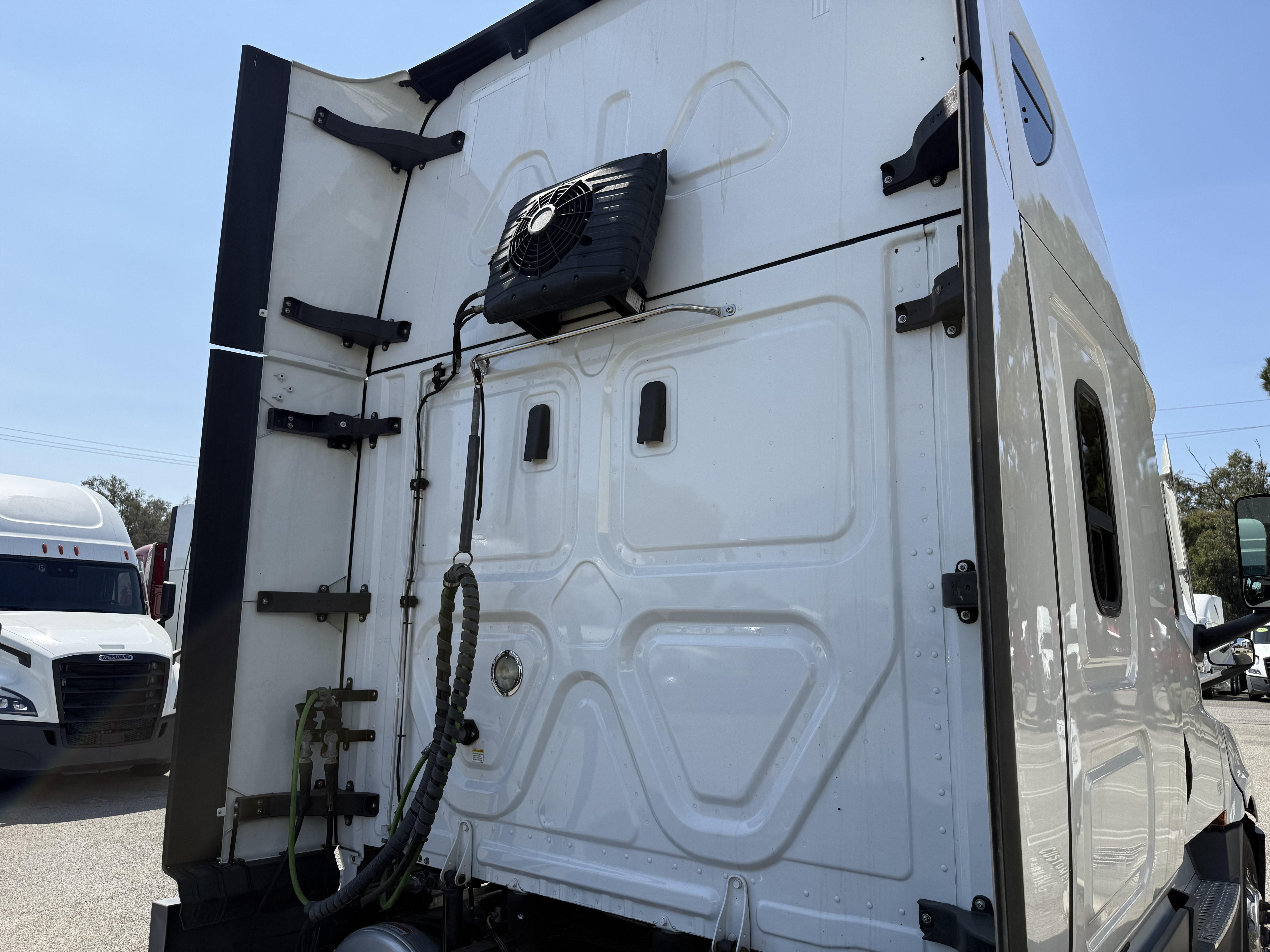 2021 FREIGHTLINER CASCADIA 126SLP - image 7