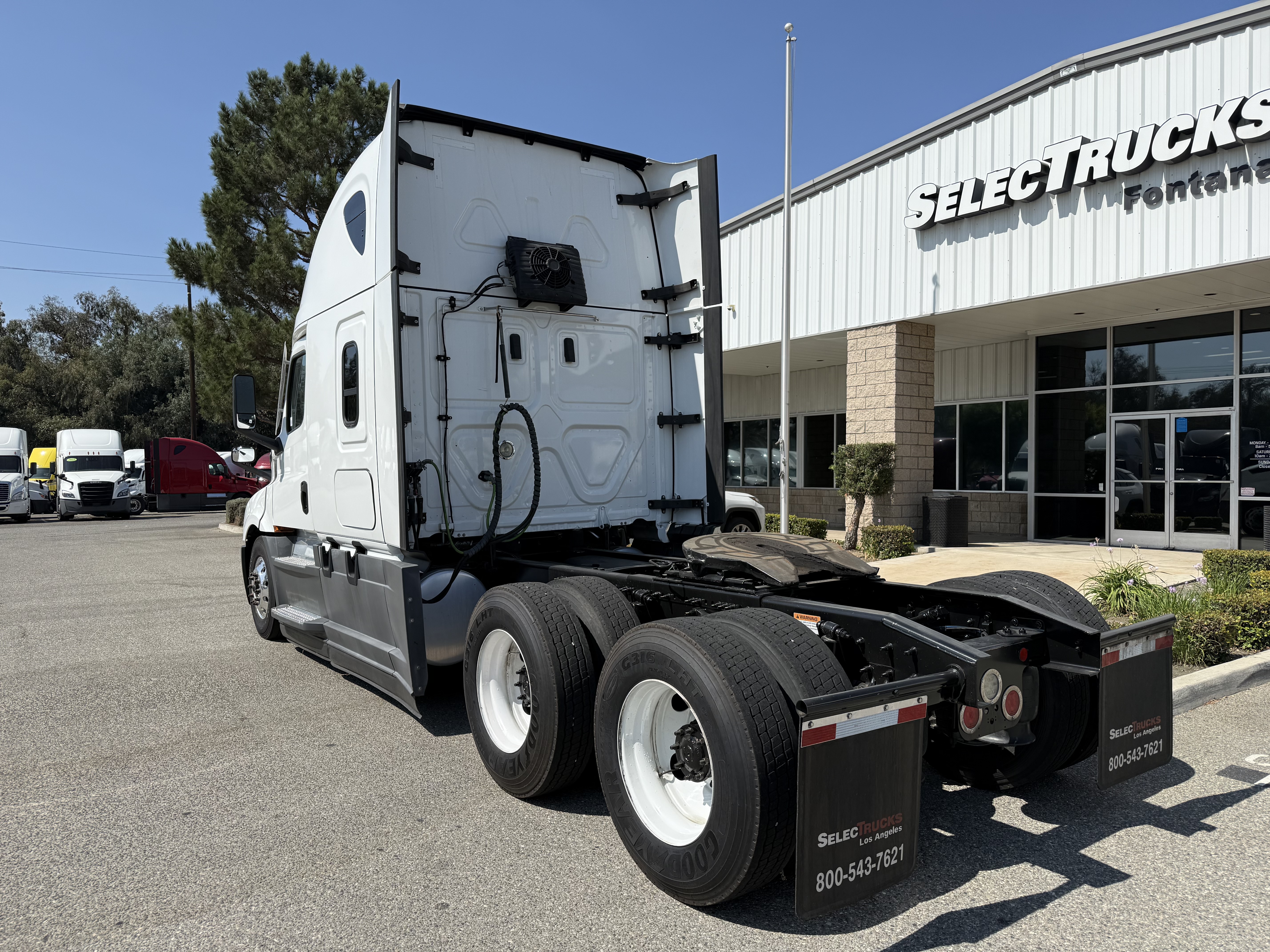 2021 FREIGHTLINER CASCADIA 126SLP - image 4