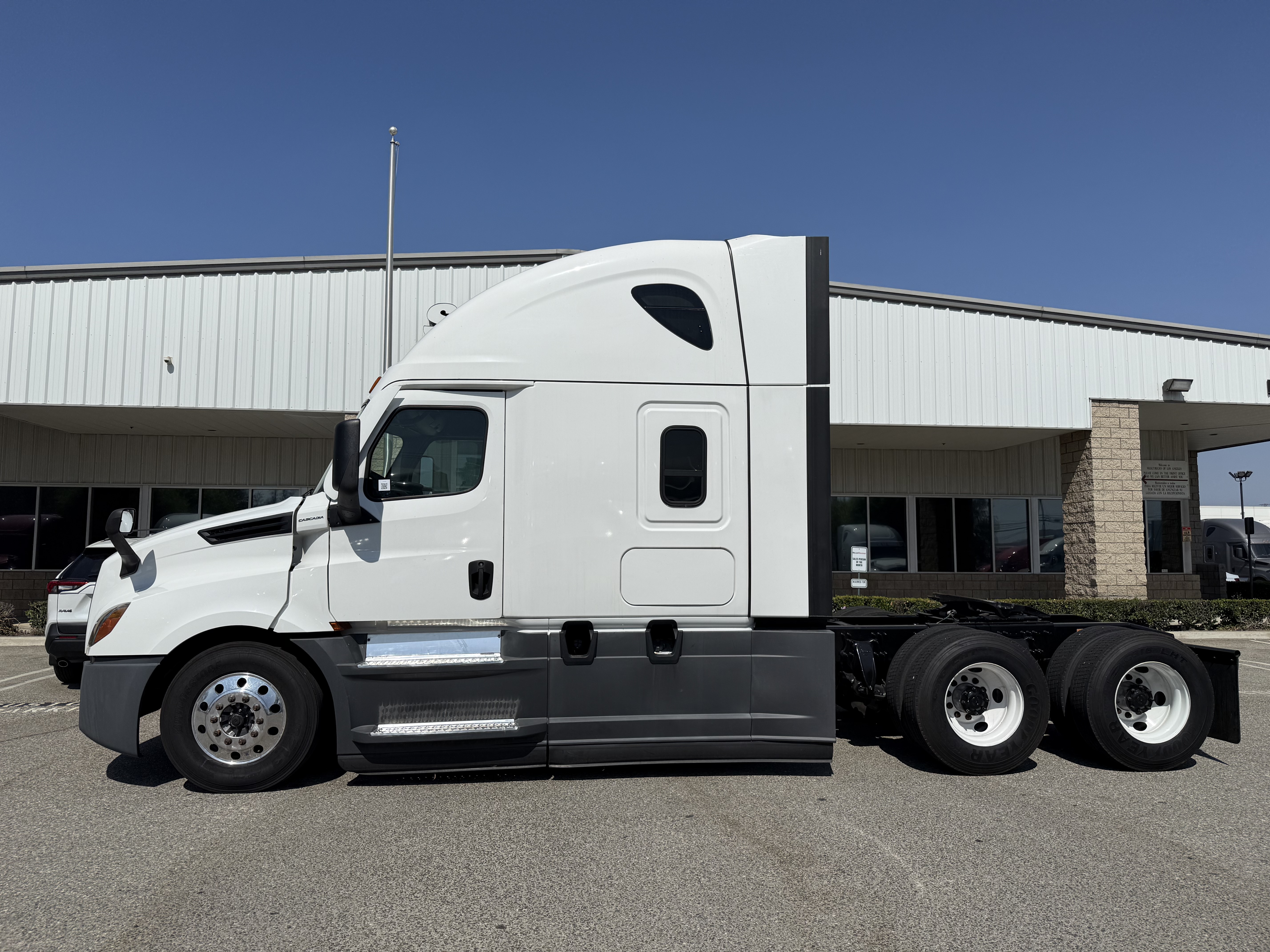 2021 FREIGHTLINER CASCADIA 126SLP - image 3