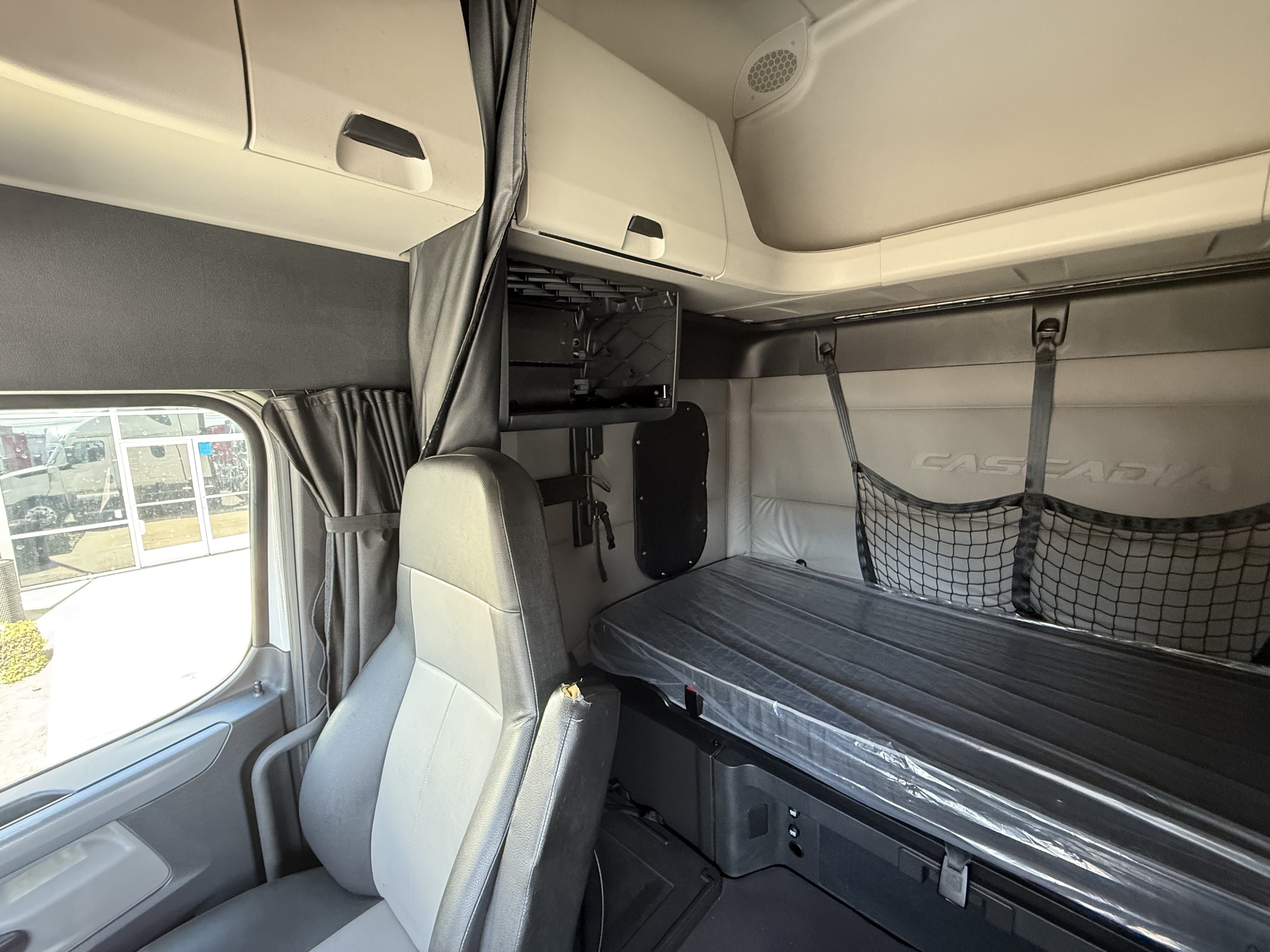 2021 FREIGHTLINER CASCADIA 126SLP - image 15