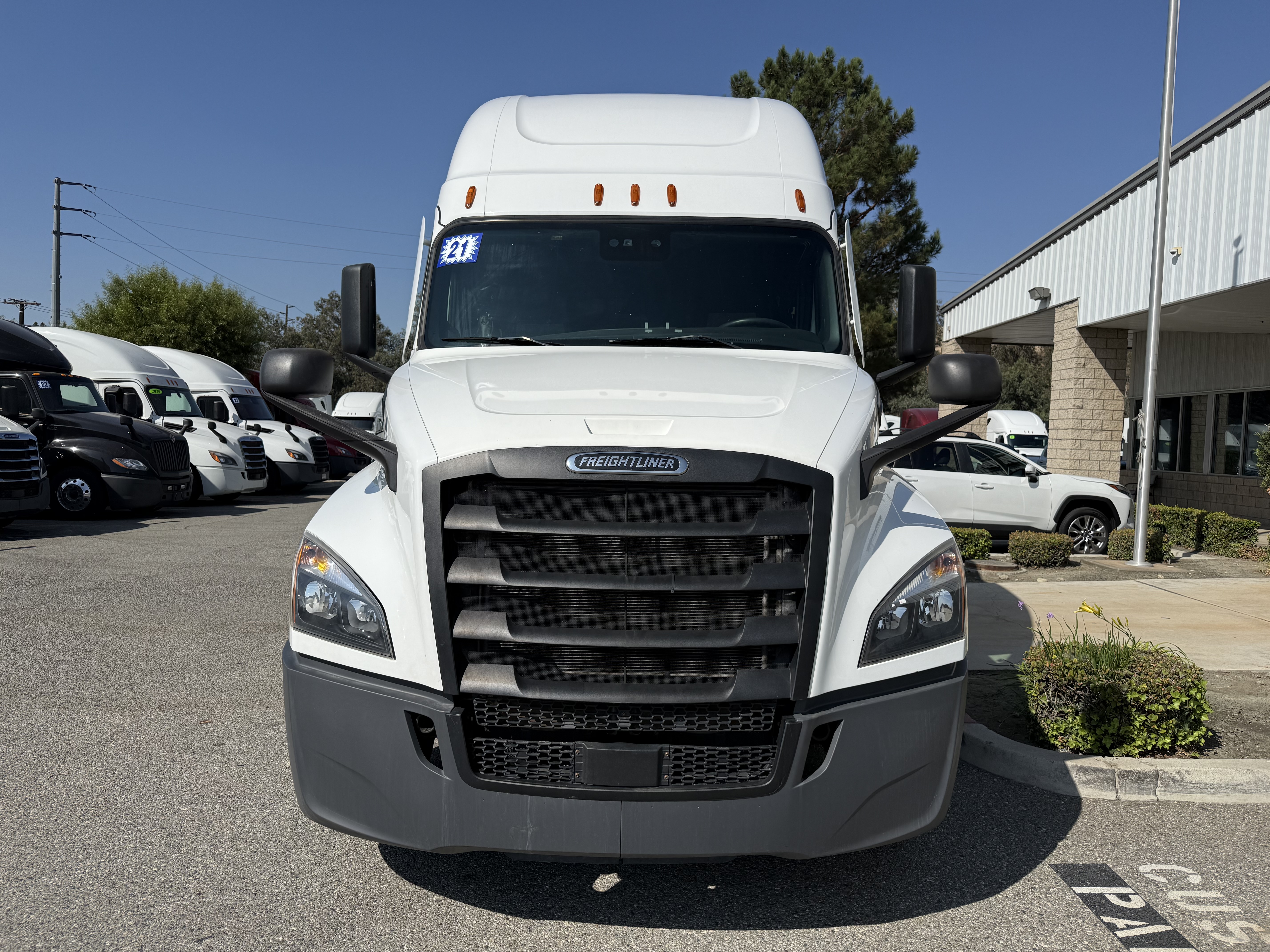 2021 FREIGHTLINER CASCADIA 126SLP - image 2