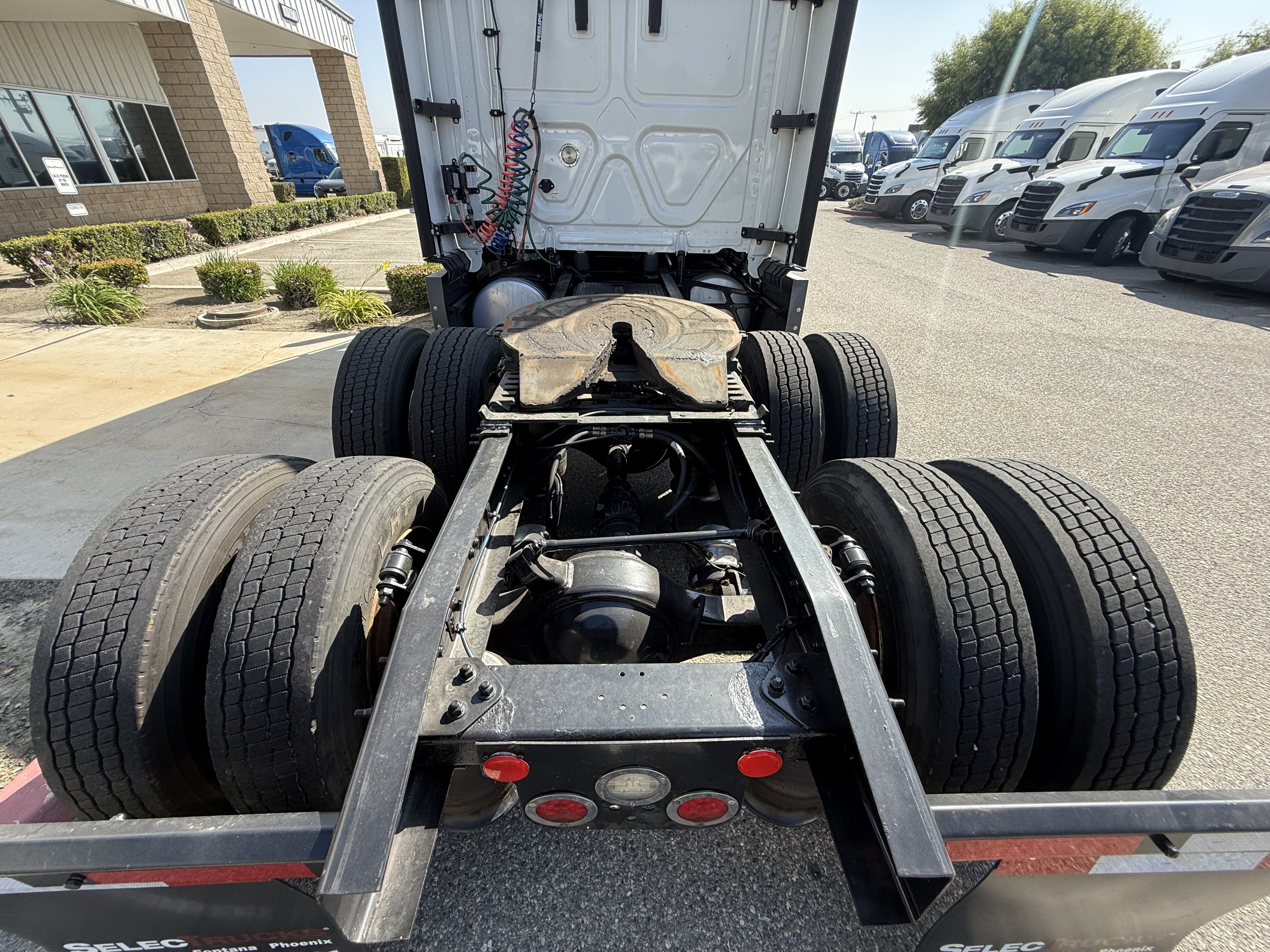 2021 FREIGHTLINER CASCADIA 126SLP - image 8