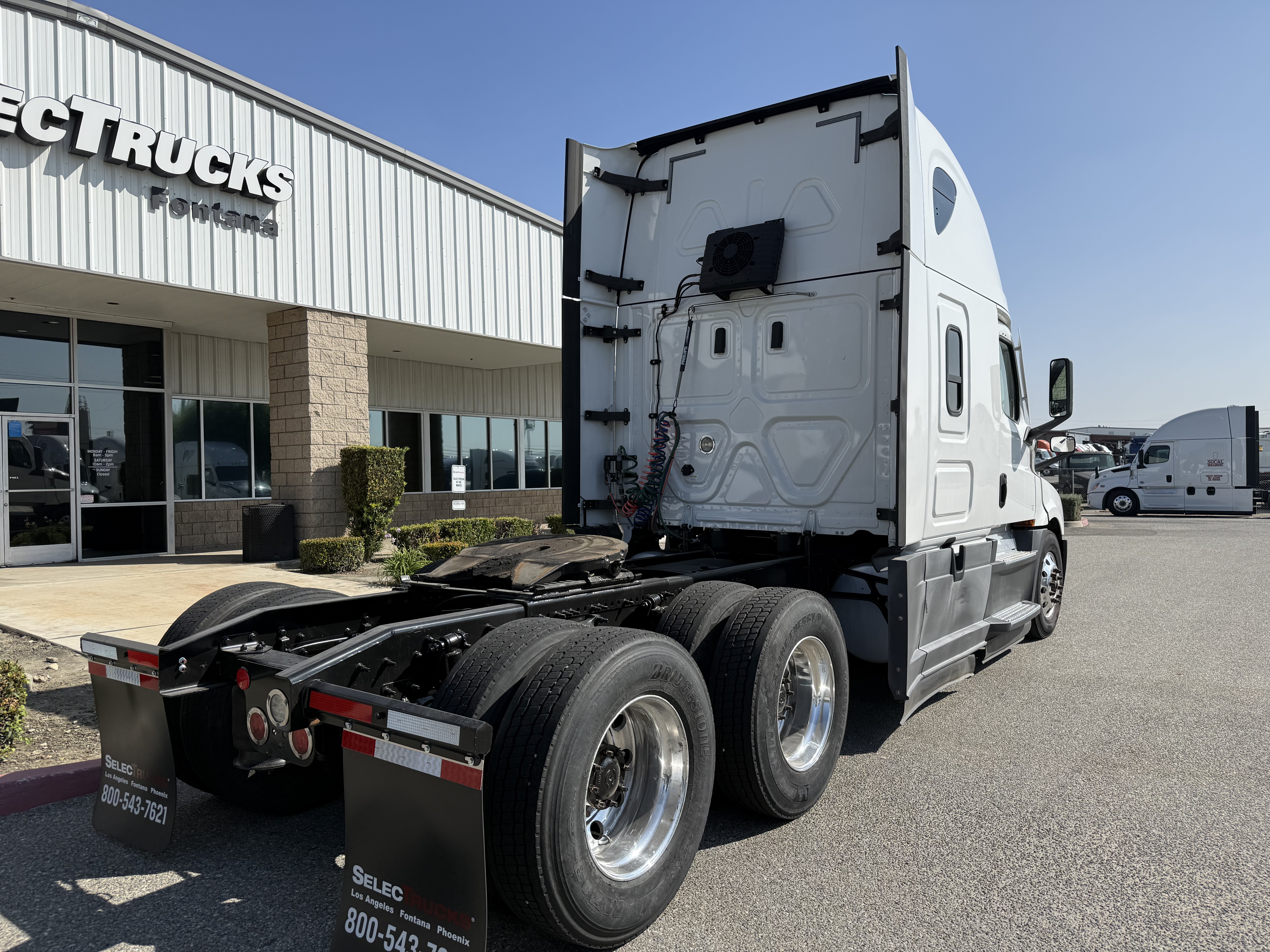 2021 FREIGHTLINER CASCADIA 126SLP - image 9