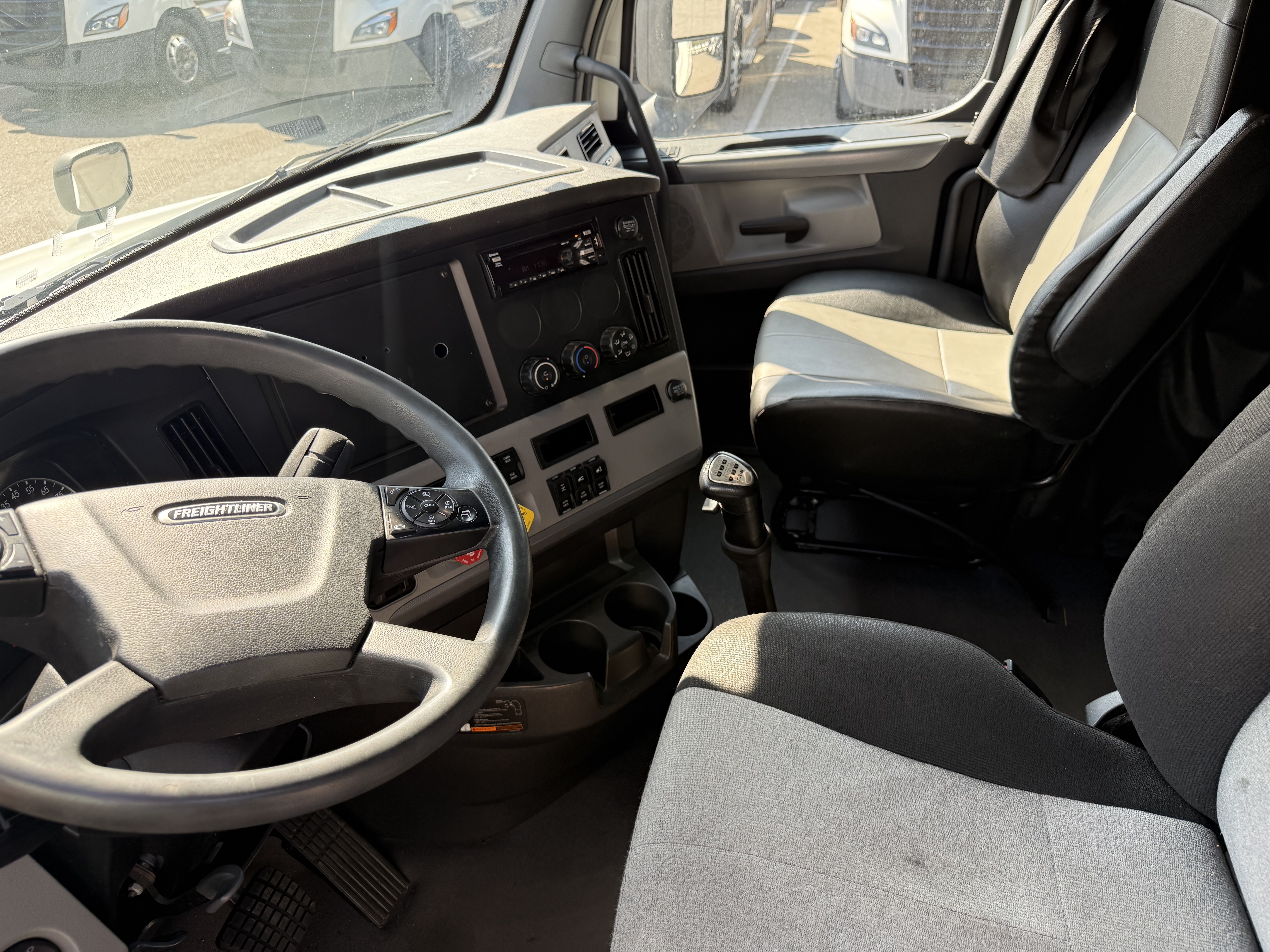 2021 FREIGHTLINER CASCADIA 126SLP - image 19