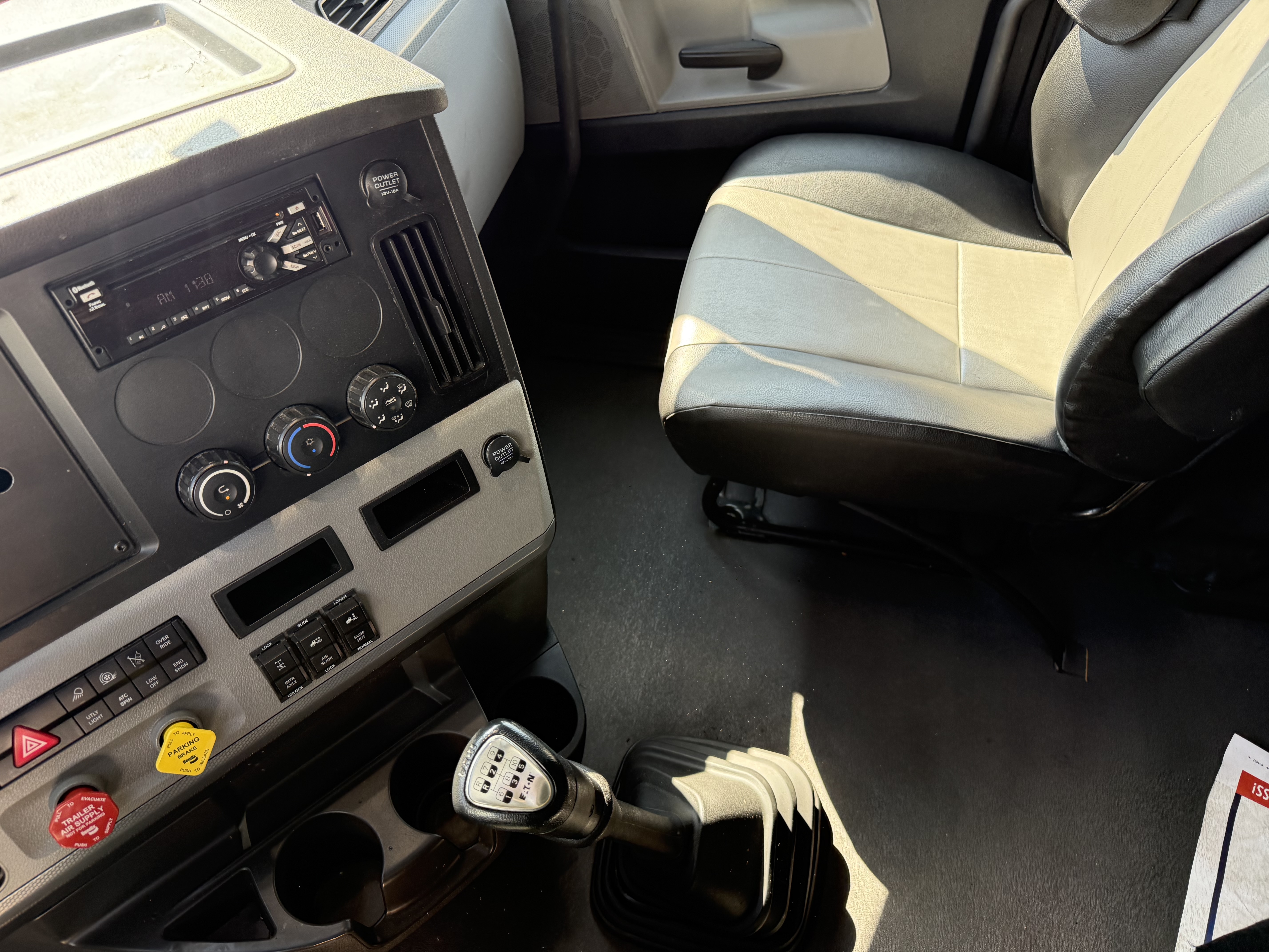 2021 FREIGHTLINER CASCADIA 126SLP - image 20