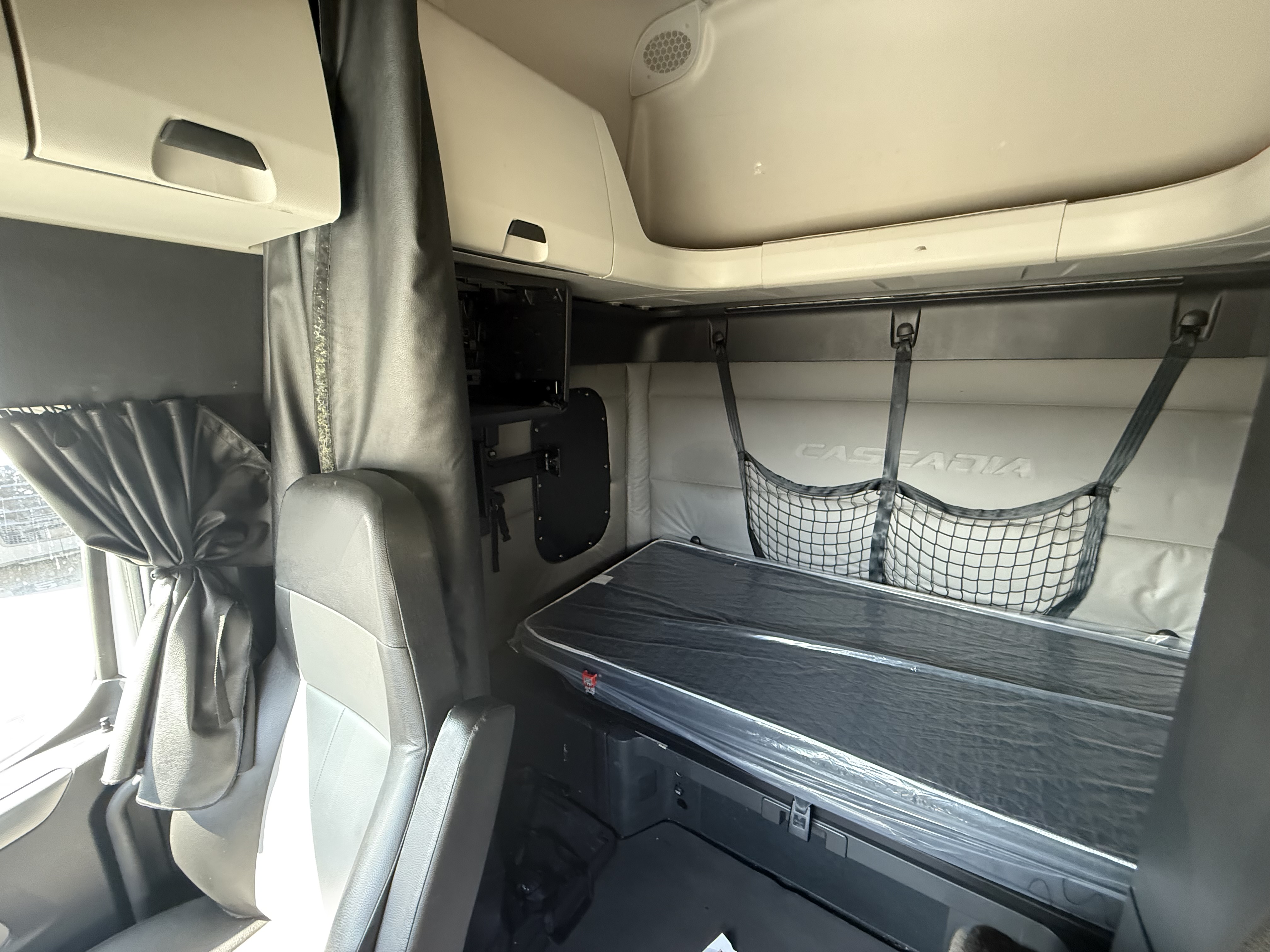 2021 FREIGHTLINER CASCADIA 126SLP - image 21