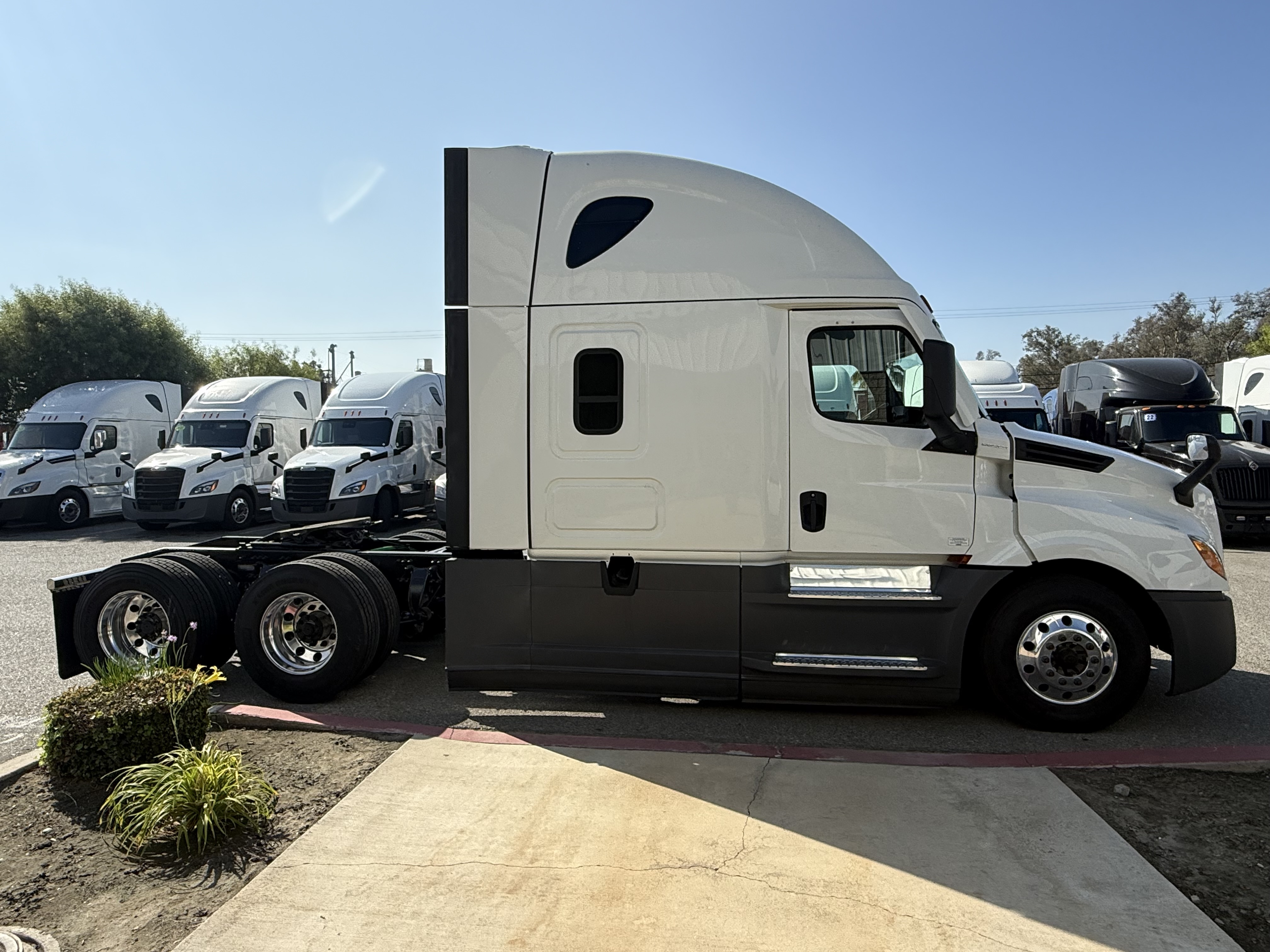 2021 FREIGHTLINER CASCADIA 126SLP - image 10