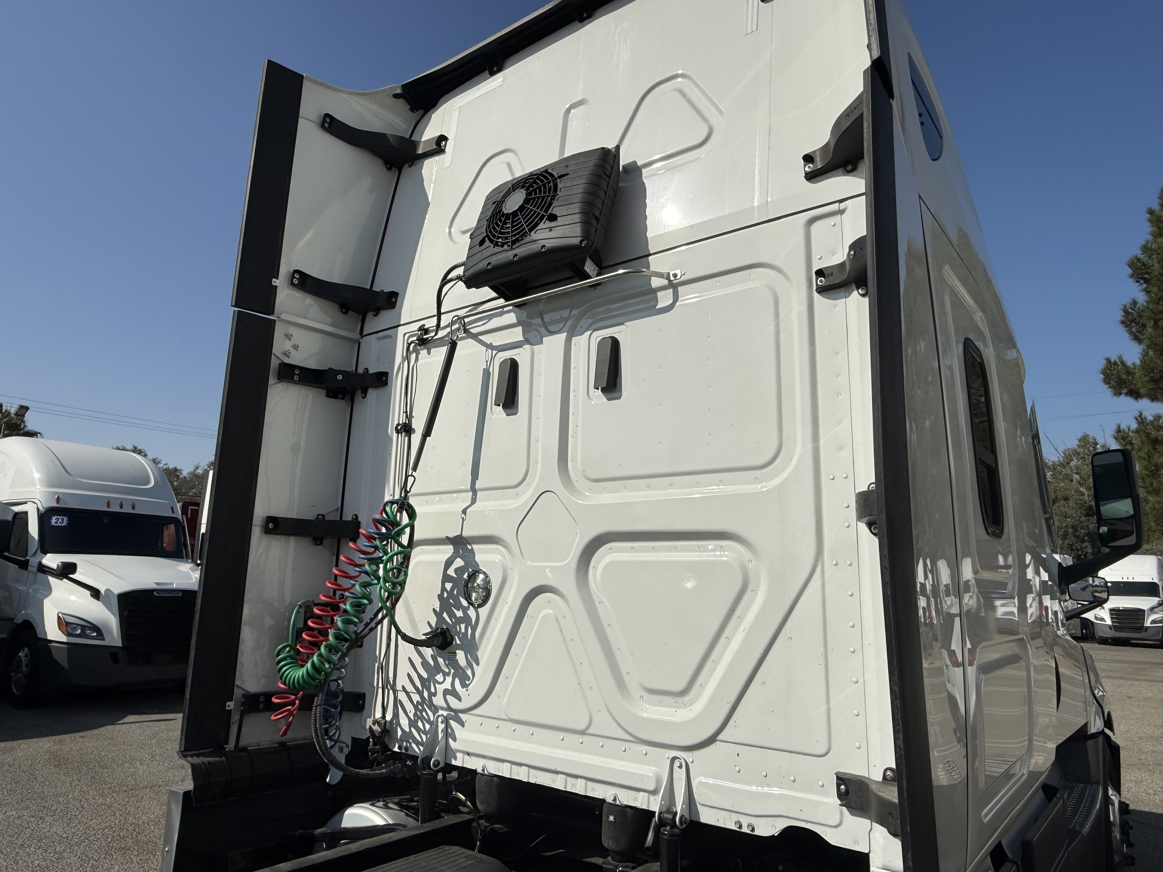 2021 FREIGHTLINER CASCADIA 126SLP - image 6