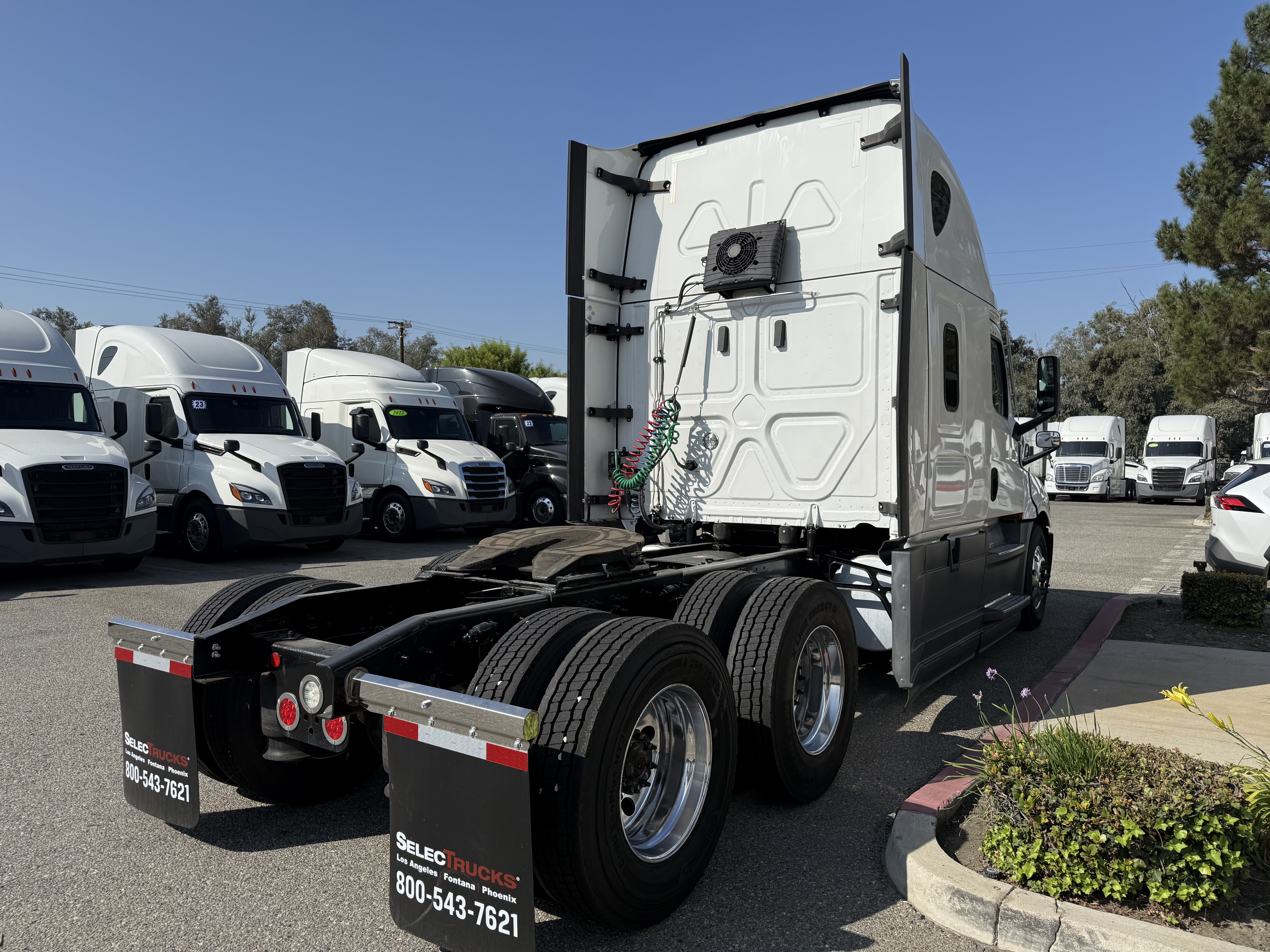 2021 FREIGHTLINER CASCADIA 126SLP - image 9