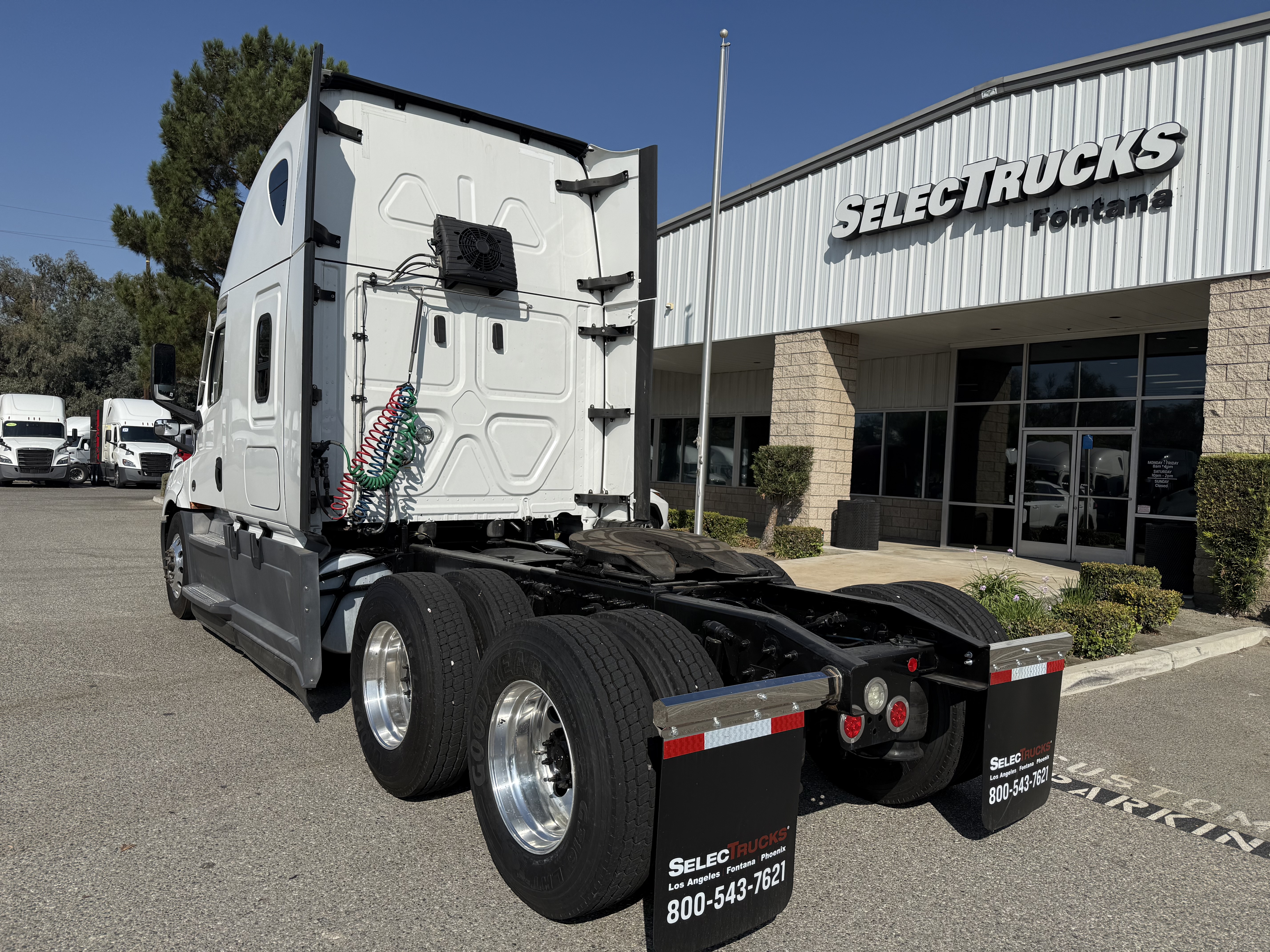 2021 FREIGHTLINER CASCADIA 126SLP - image 4