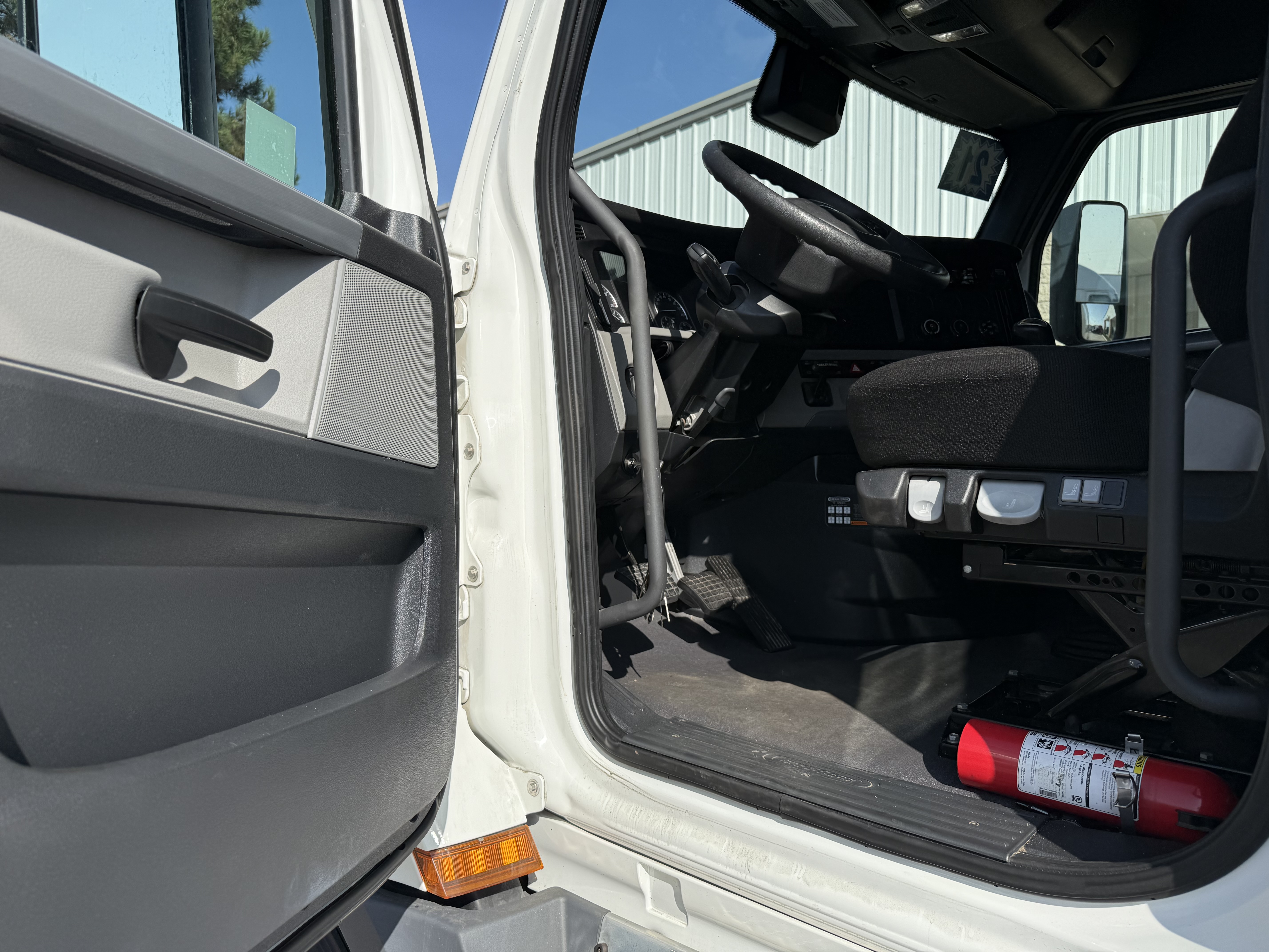 2021 FREIGHTLINER CASCADIA 126SLP - image 18