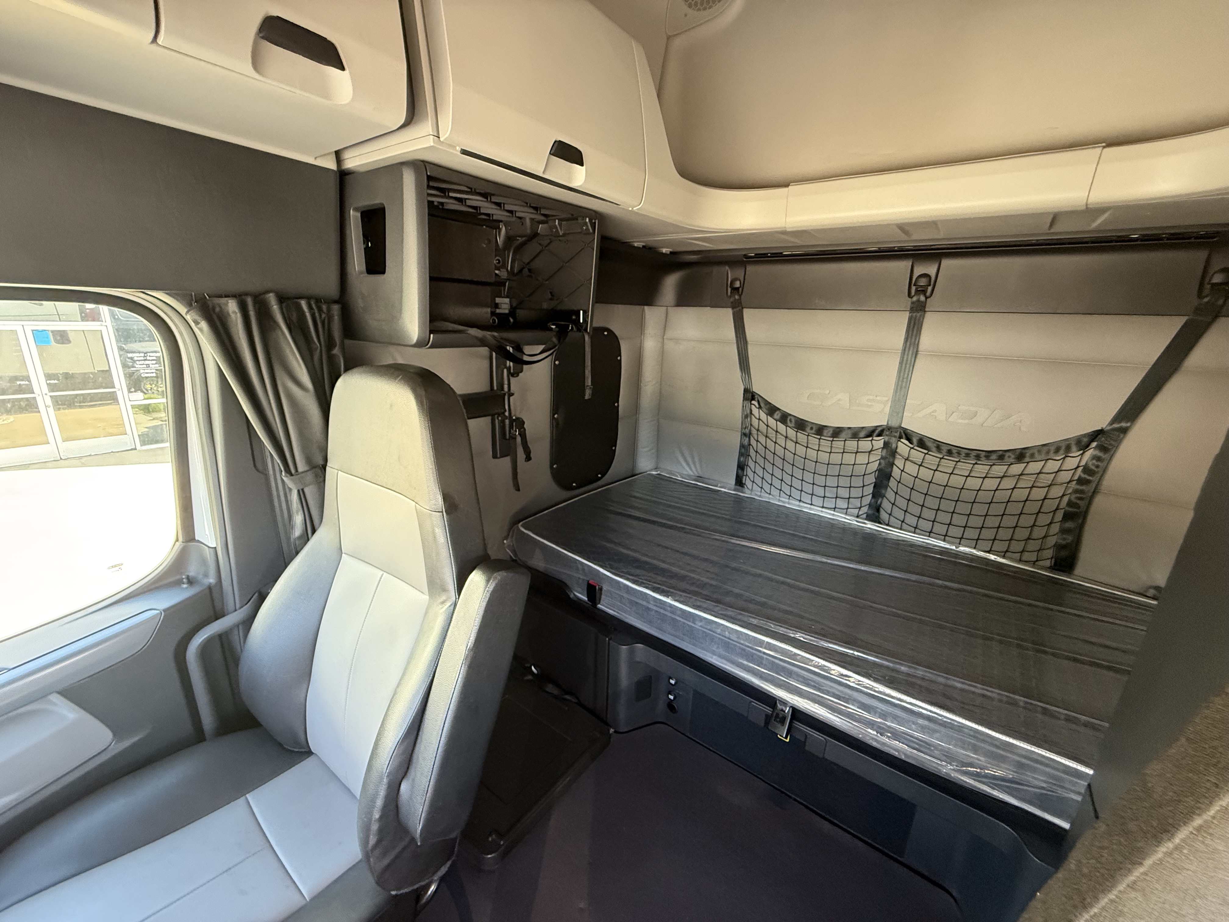 2021 FREIGHTLINER CASCADIA 126SLP - image 19