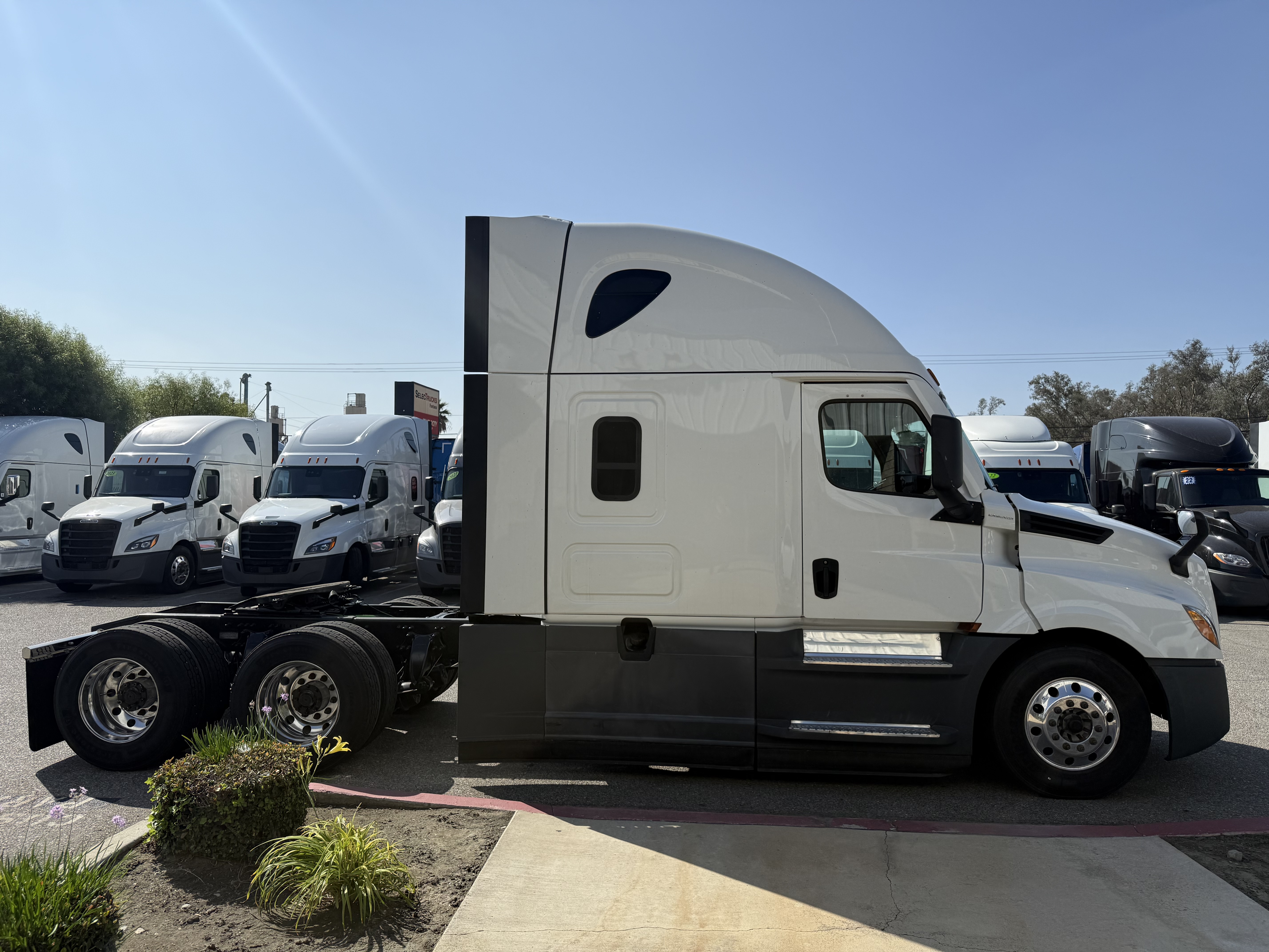 2021 FREIGHTLINER CASCADIA 126SLP - image 10