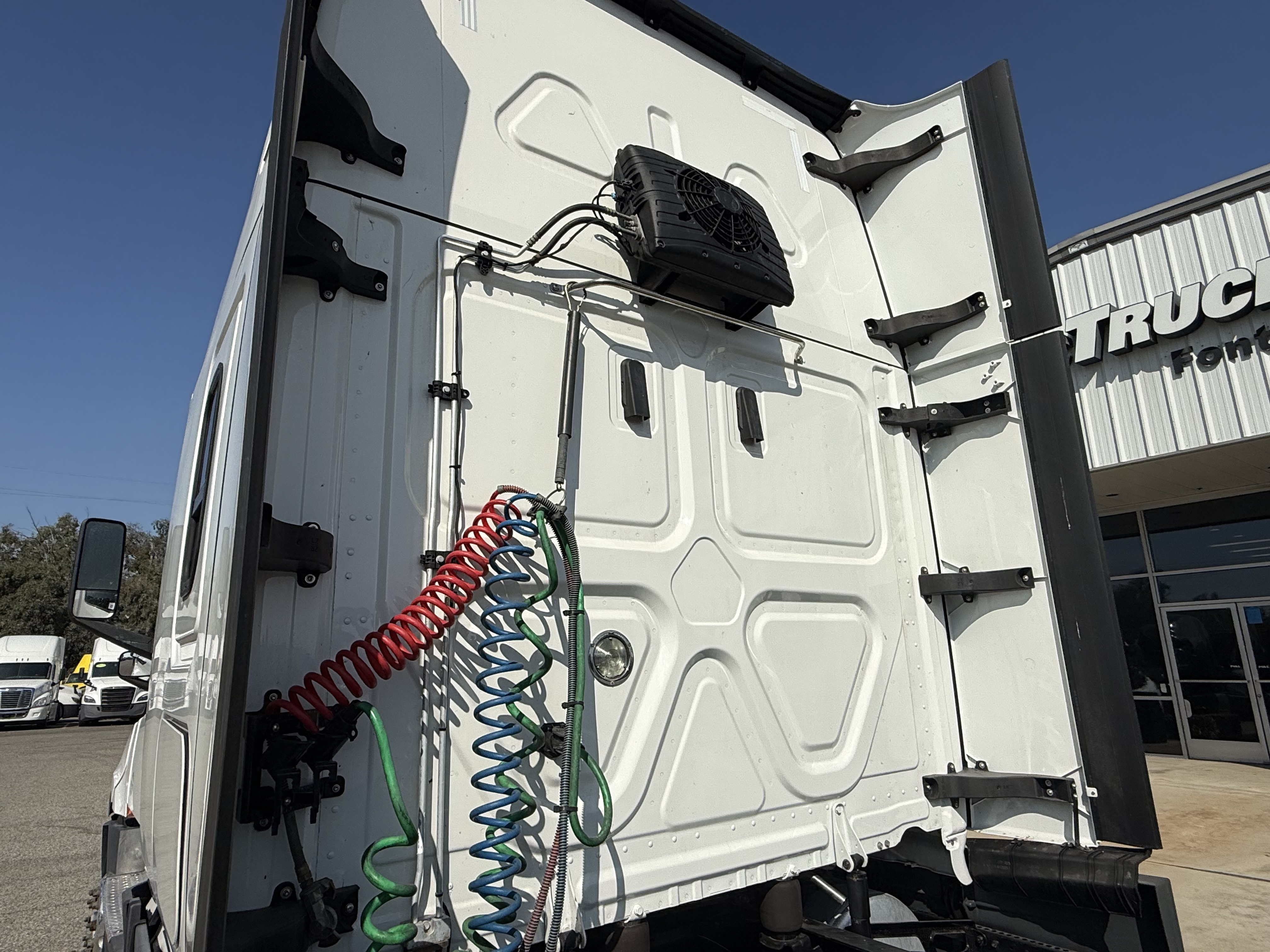 2021 FREIGHTLINER CASCADIA 126SLP - image 8