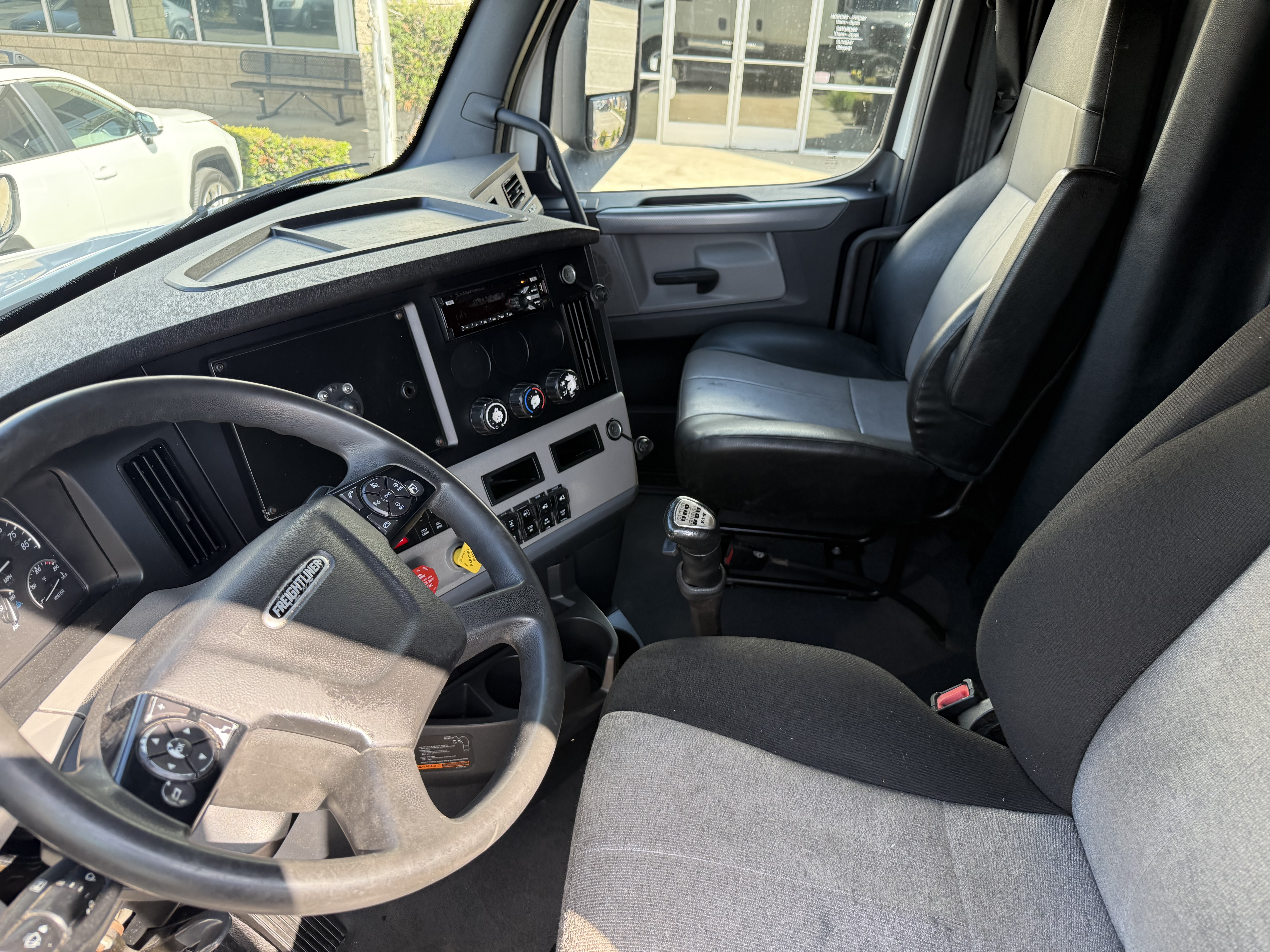 2021 FREIGHTLINER CASCADIA 126SLP - image 20