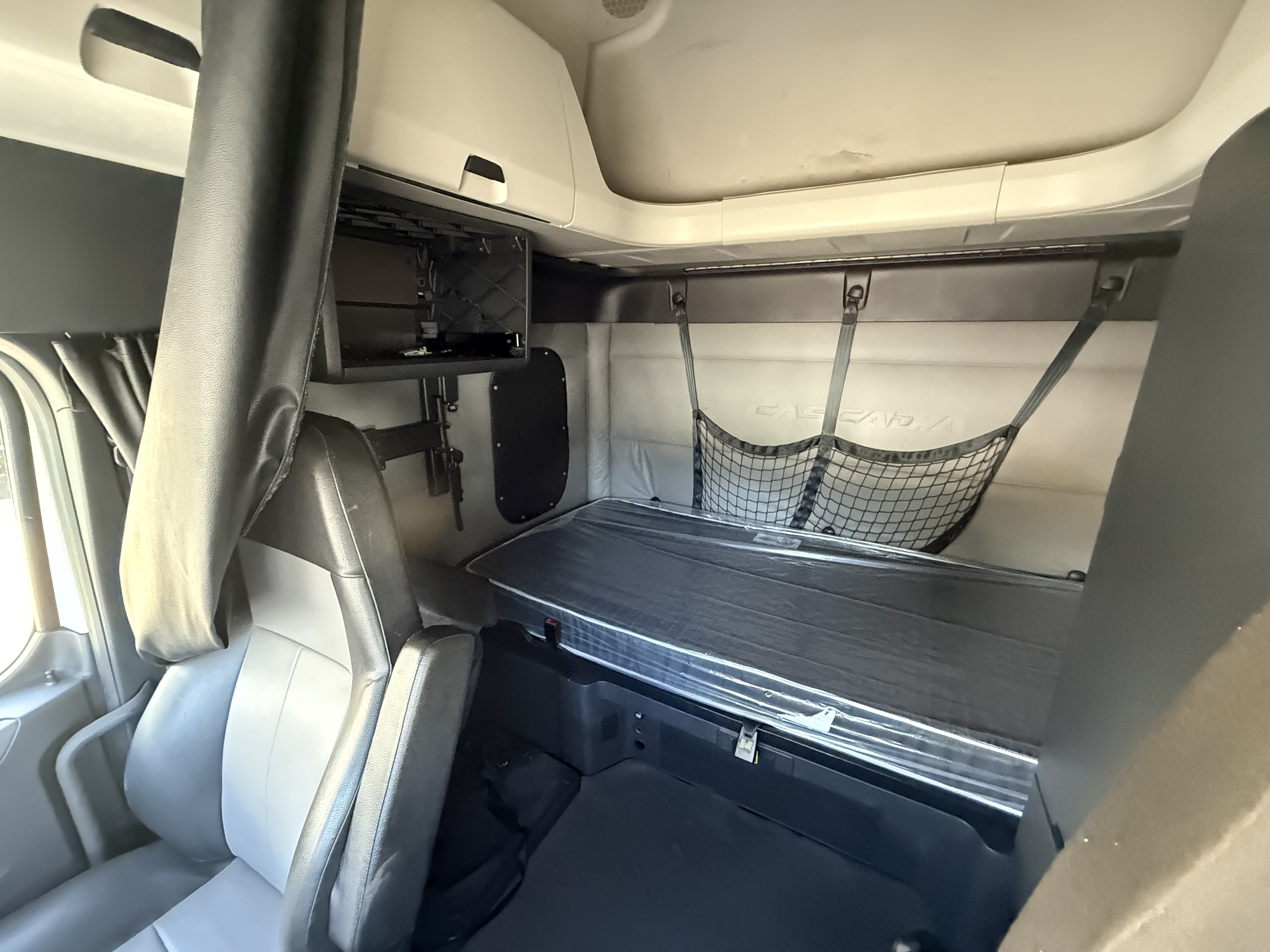 2021 FREIGHTLINER CASCADIA 126SLP - image 22